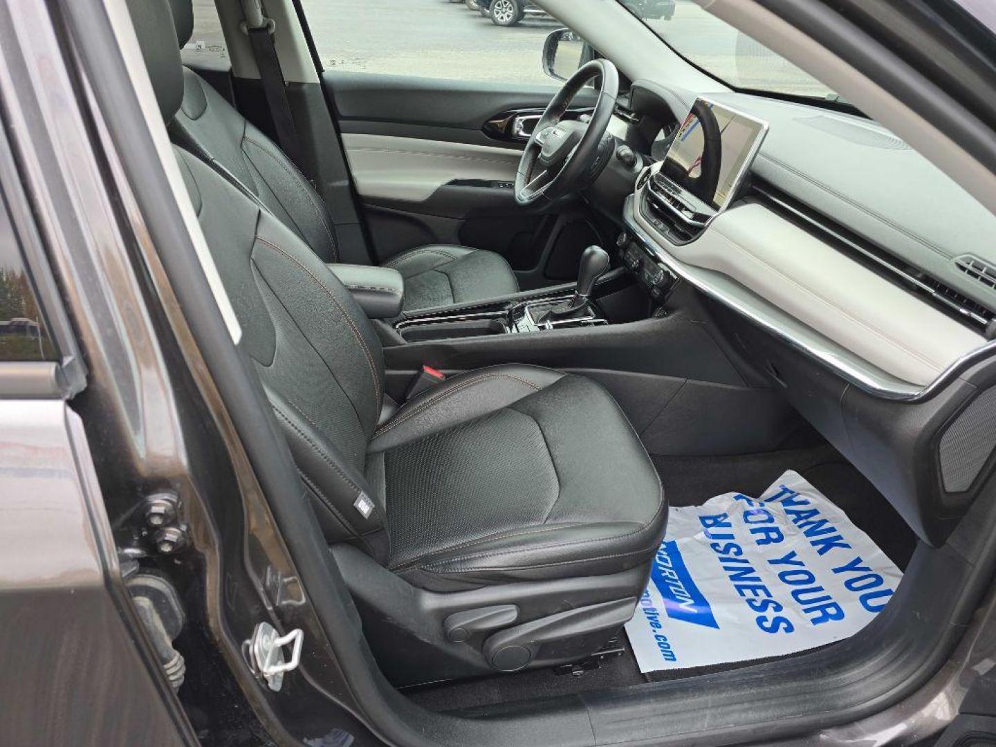 2022 BLACK JEEP COMPASS LIMITED (3C4NJDCBXNT) with an 2.4L engine, Automatic transmission, located at 2525 S. Cushman, Fairbanks, AK, 99701, (907) 452-5707, 64.824036, -147.712311 - Photo#2