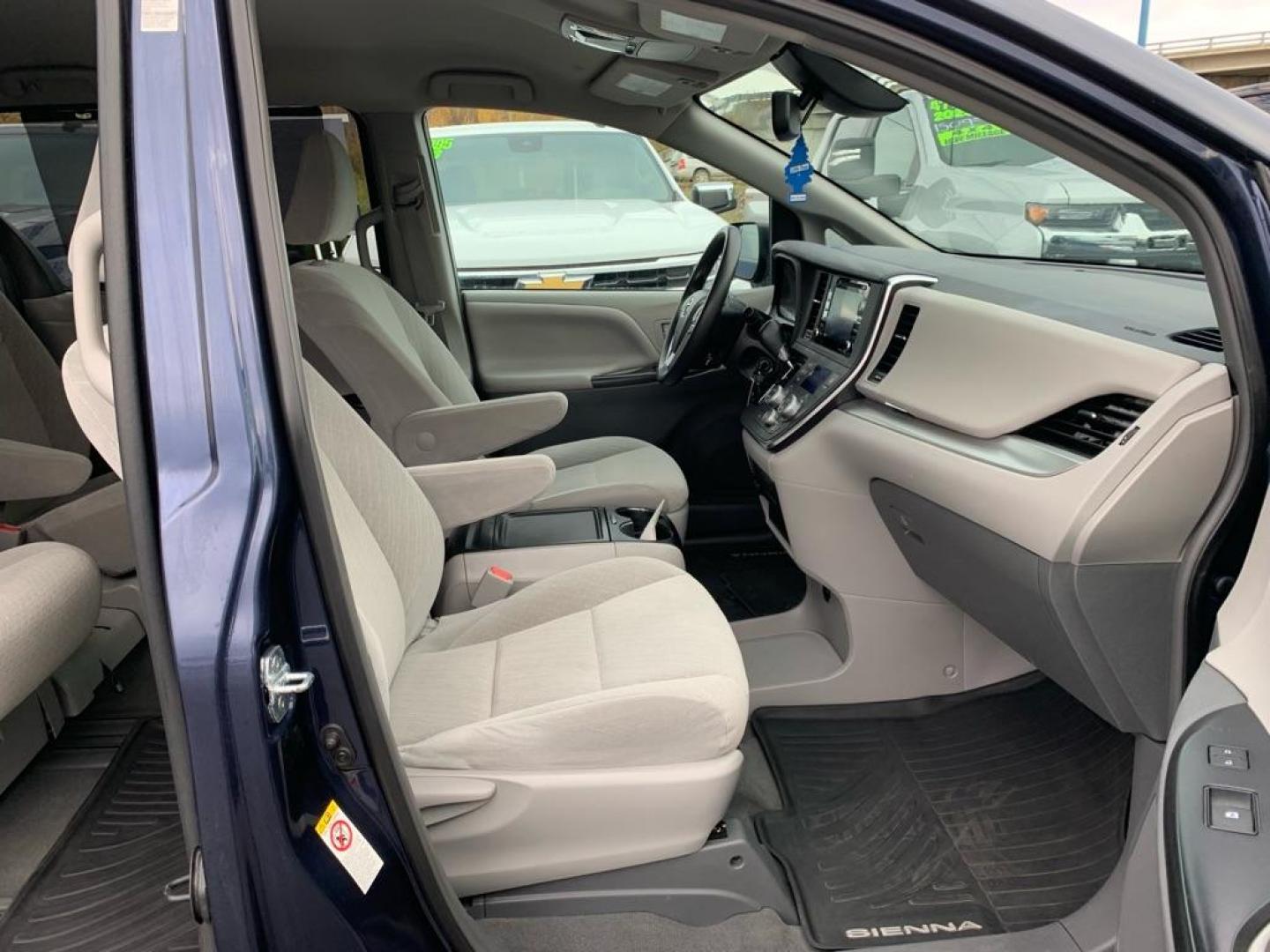 2019 BLUE TOYOTA SIENNA LE (5TDKZ3DC0KS) with an 3.5L engine, Automatic transmission, located at 2525 S. Cushman, Fairbanks, AK, 99701, (907) 452-5707, 64.824036, -147.712311 - Photo#4