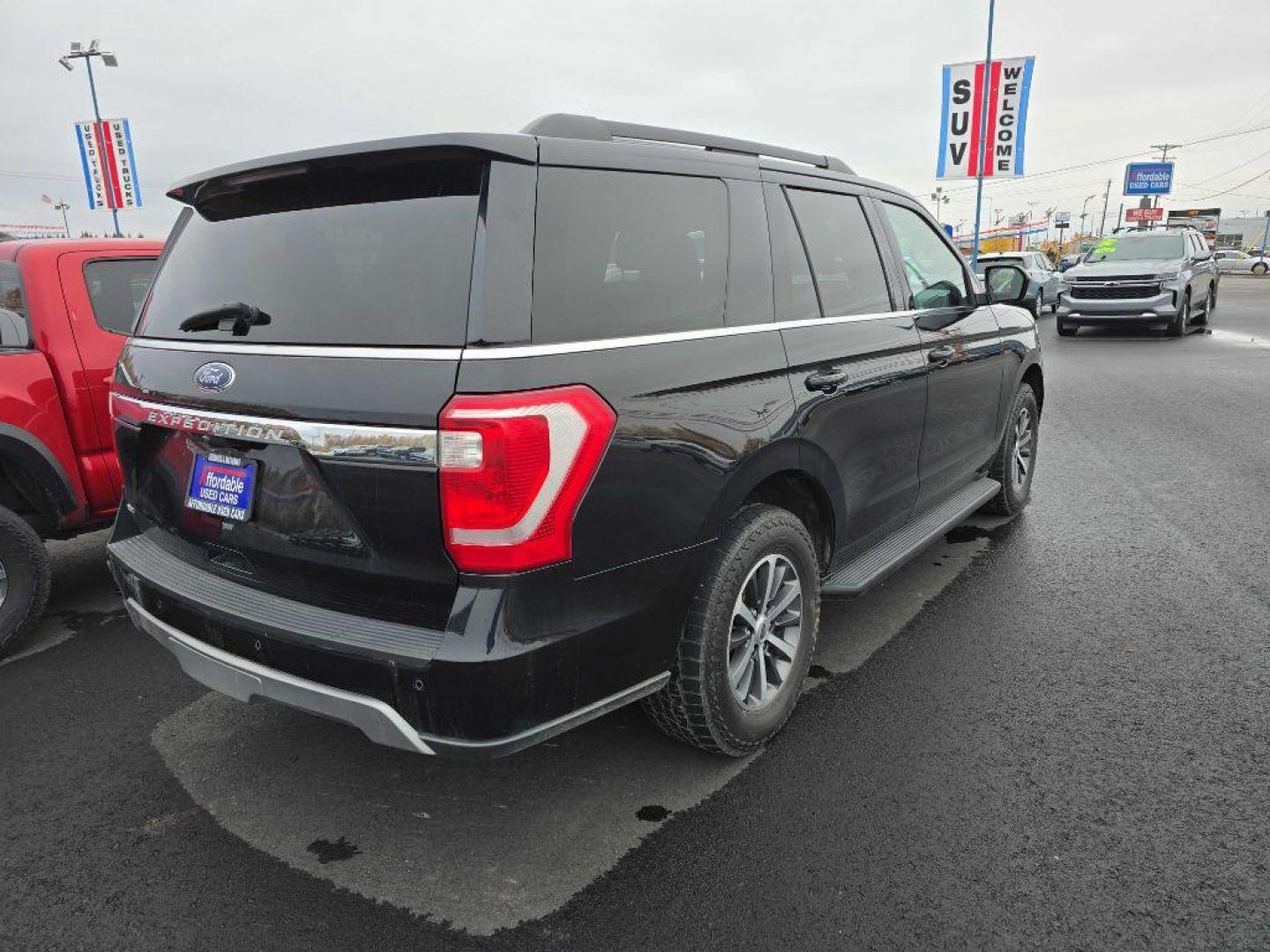 2020 BLACK FORD EXPEDITION XLT (1FMJU1JT0LE) with an 3.5L engine, Automatic transmission, located at 2525 S. Cushman, Fairbanks, AK, 99701, (907) 452-5707, 64.824036, -147.712311 - Photo#2