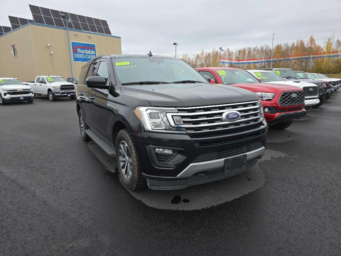 2020 BLACK FORD EXPEDITION XLT (1FMJU1JT0LE) with an 3.5L engine, Automatic transmission, located at 2525 S. Cushman, Fairbanks, AK, 99701, (907) 452-5707, 64.824036, -147.712311 - Photo#3