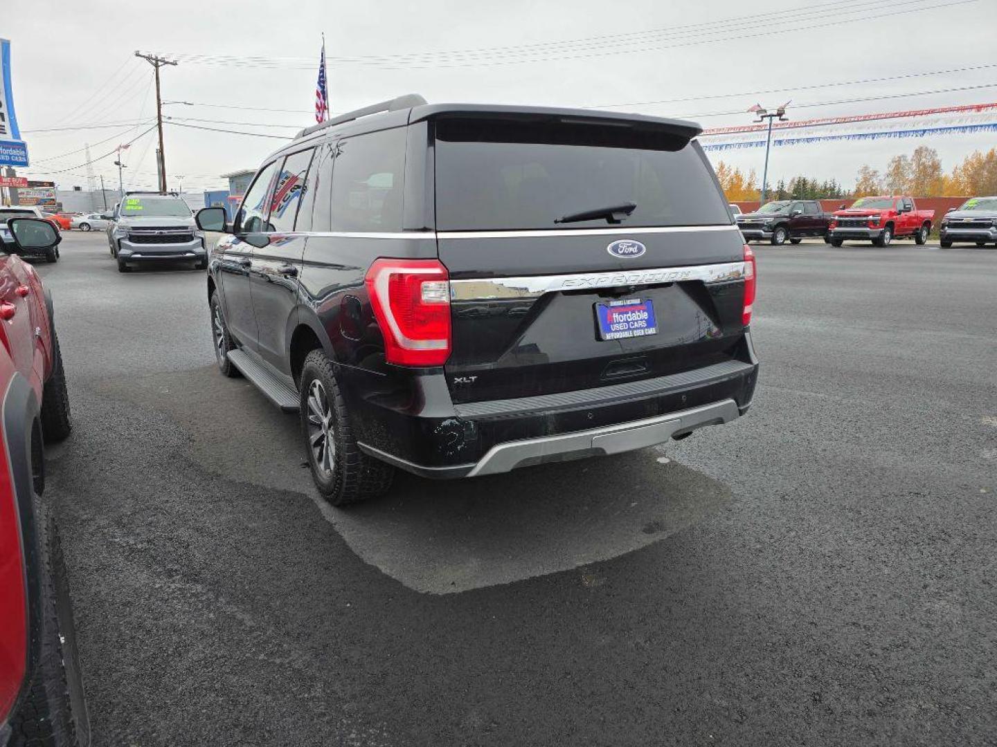 2020 BLACK FORD EXPEDITION XLT (1FMJU1JT0LE) with an 3.5L engine, Automatic transmission, located at 2525 S. Cushman, Fairbanks, AK, 99701, (907) 452-5707, 64.824036, -147.712311 - Photo#4