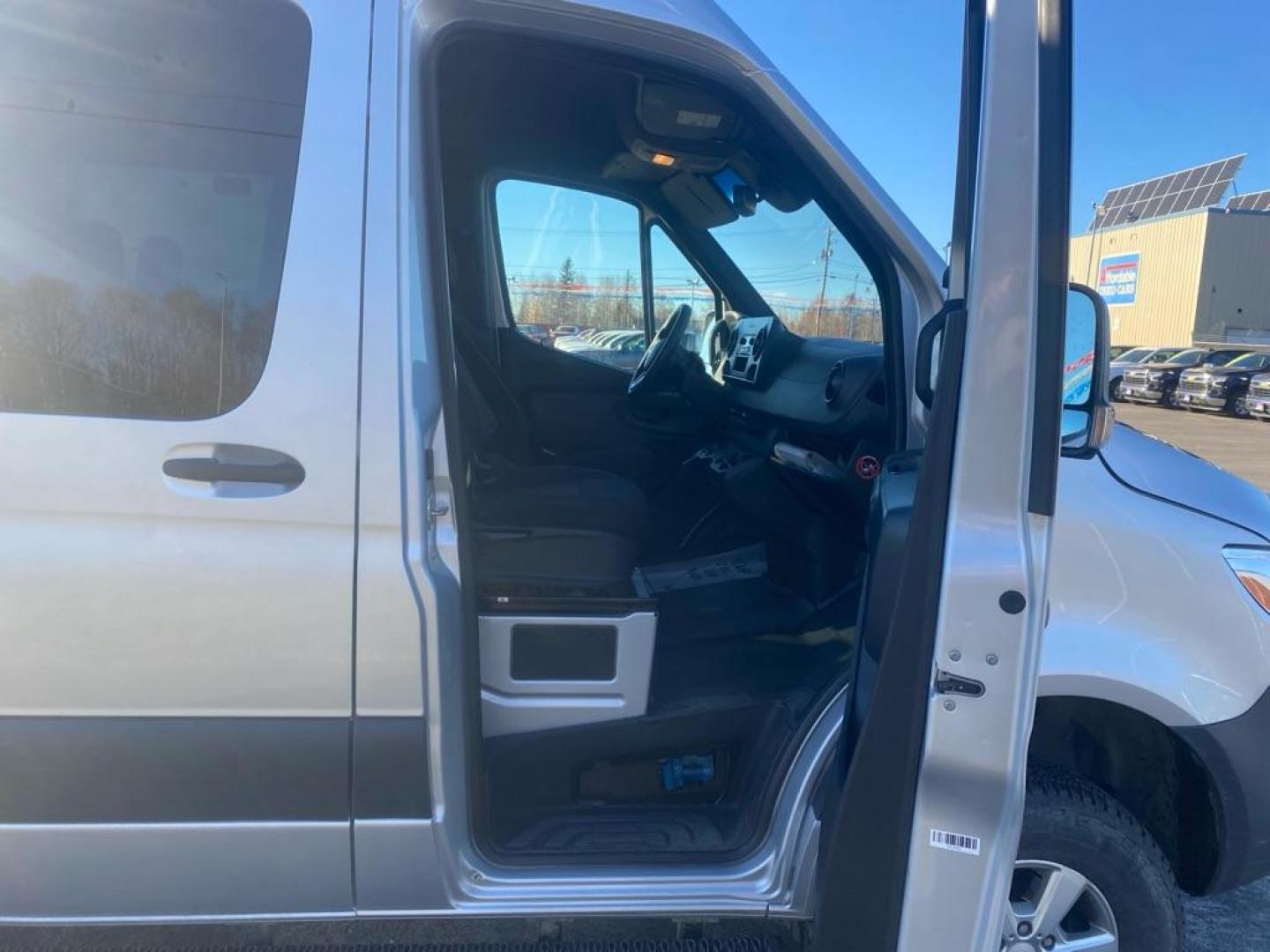 2019 SILVER FREIGHTLINER SPRINTER 2500 (W2Z4EFVY1KT) , Automatic transmission, located at 2525 S. Cushman, Fairbanks, AK, 99701, (907) 452-5707, 64.824036, -147.712311 - Photo#4