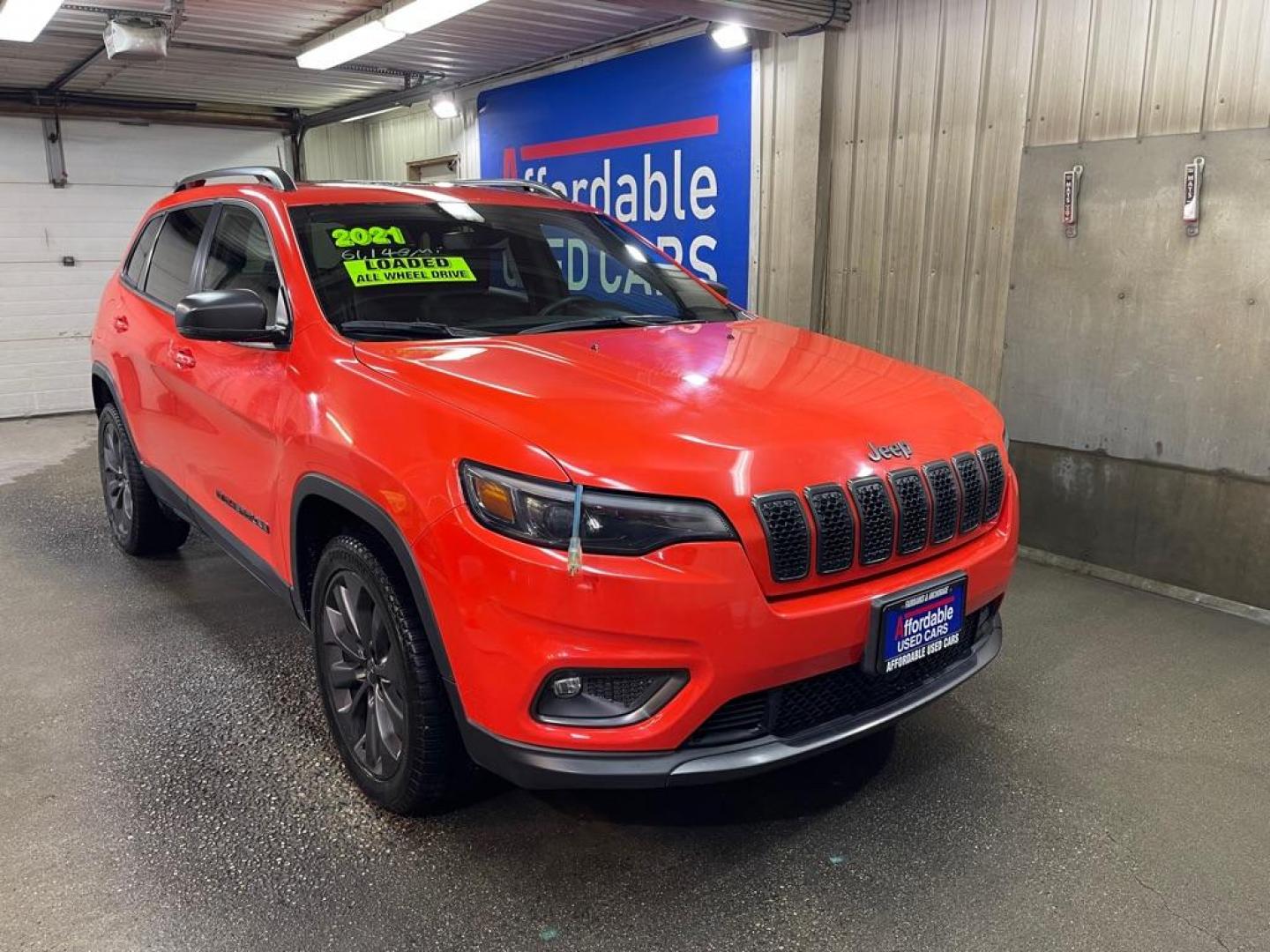 2021 ORANGE JEEP CHEROKEE LATITUDE LUX (1C4PJMMX2MD) with an 3.2L engine, Automatic transmission, located at 2525 S. Cushman, Fairbanks, AK, 99701, (907) 452-5707, 64.824036, -147.712311 - Photo#0