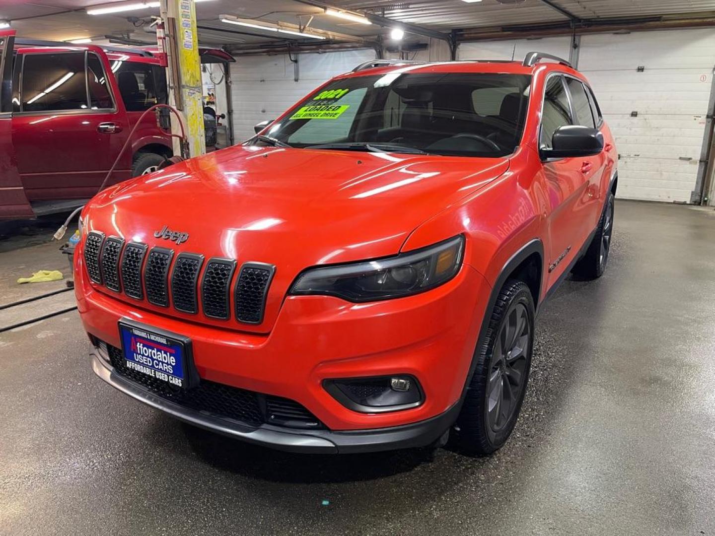 2021 ORANGE JEEP CHEROKEE LATITUDE LUX (1C4PJMMX2MD) with an 3.2L engine, Automatic transmission, located at 2525 S. Cushman, Fairbanks, AK, 99701, (907) 452-5707, 64.824036, -147.712311 - Photo#1