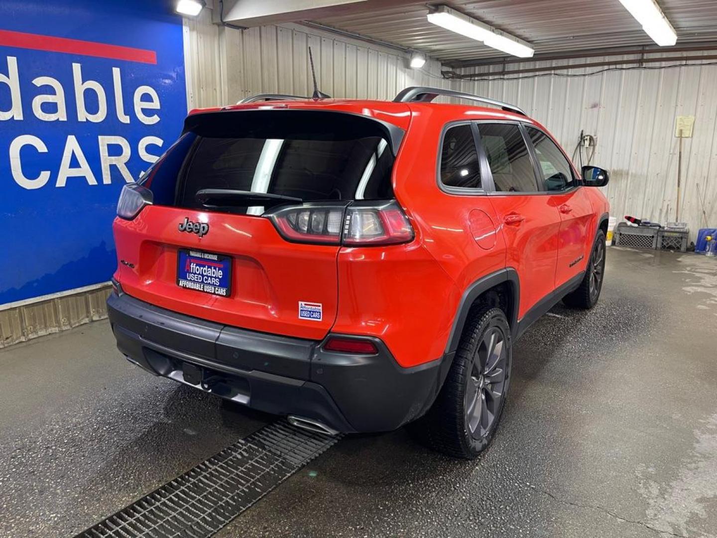 2021 ORANGE JEEP CHEROKEE LATITUDE LUX (1C4PJMMX2MD) with an 3.2L engine, Automatic transmission, located at 2525 S. Cushman, Fairbanks, AK, 99701, (907) 452-5707, 64.824036, -147.712311 - Photo#2