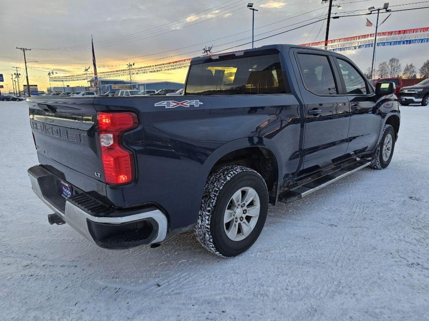 2019 BLUE CHEVROLET SILVERADO 1500 LT (3GCUYDED2KG) with an 5.3L engine, Automatic transmission, located at 2525 S. Cushman, Fairbanks, AK, 99701, (907) 452-5707, 64.824036, -147.712311 - Photo#4