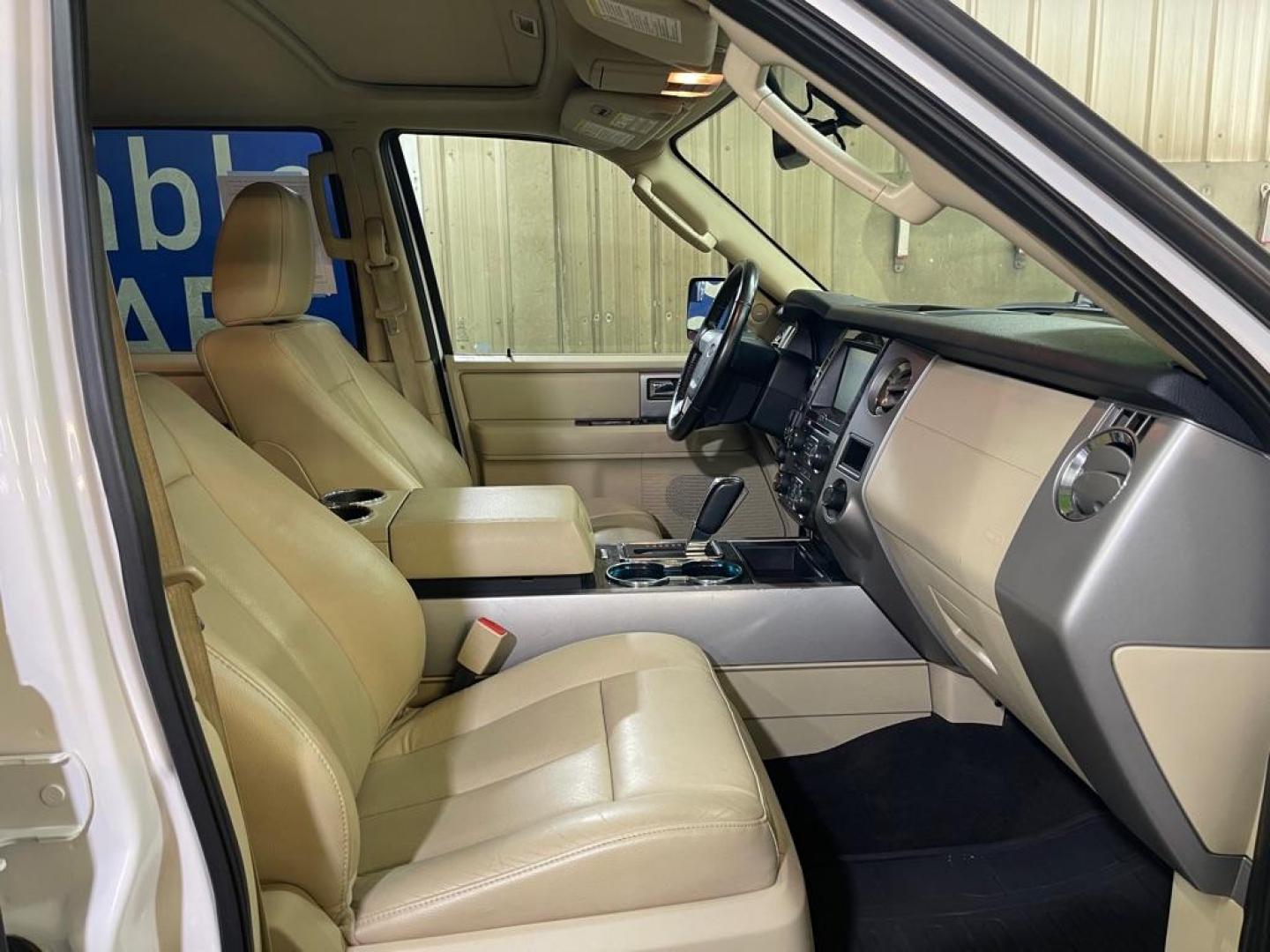 2015 WHITE FORD EXPEDITION LIMITED (1FMJU2AT9FE) with an 3.5L engine, Automatic transmission, located at 2525 S. Cushman, Fairbanks, AK, 99701, (907) 452-5707, 64.824036, -147.712311- Photo#3