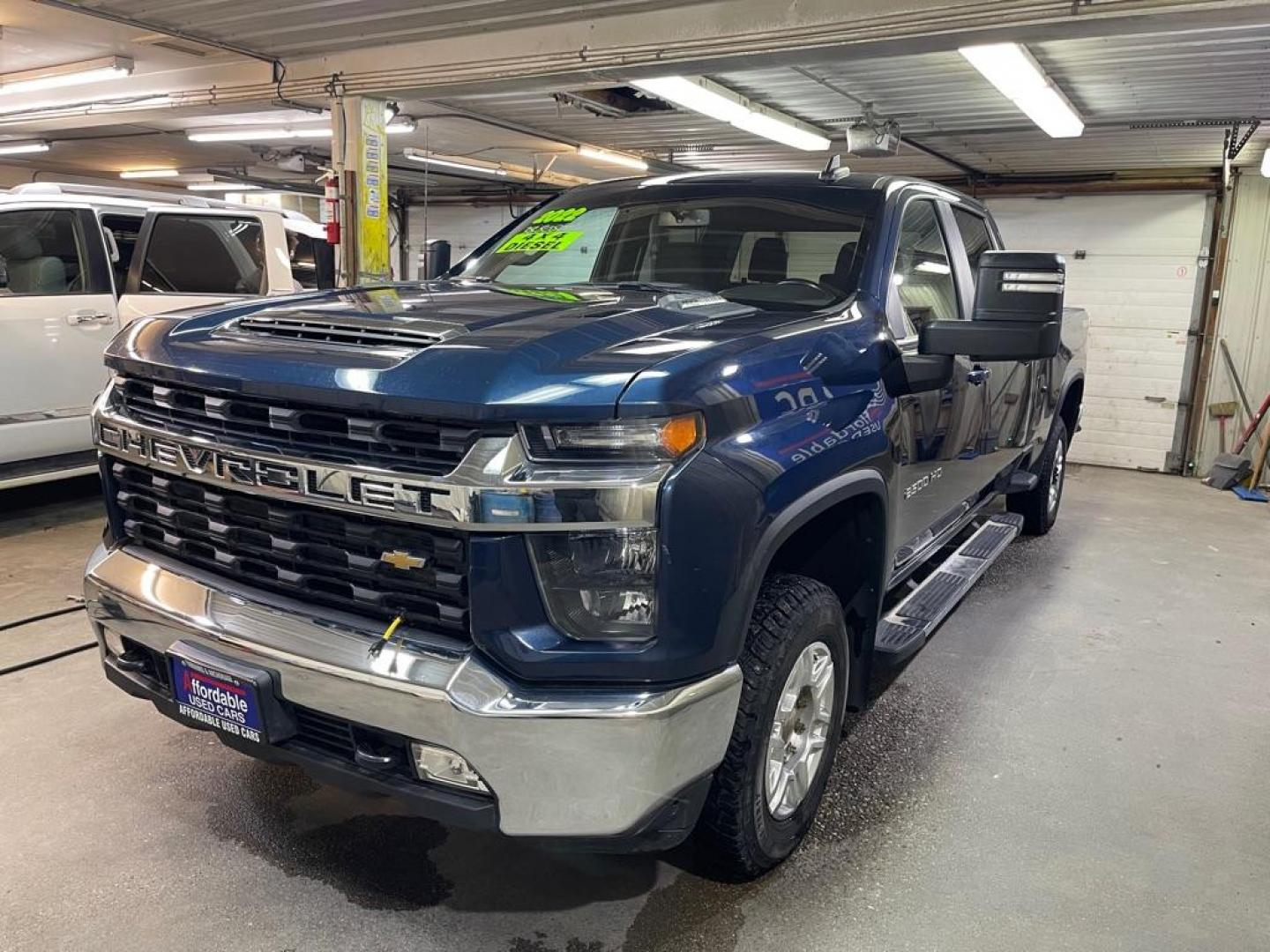 2022 BLUE CHEVROLET SILVERADO 2500 HEAVY DUTY LT (1GC4YNEY1NF) with an 6.6L engine, Automatic transmission, located at 2525 S. Cushman, Fairbanks, AK, 99701, (907) 452-5707, 64.824036, -147.712311 - Photo#1