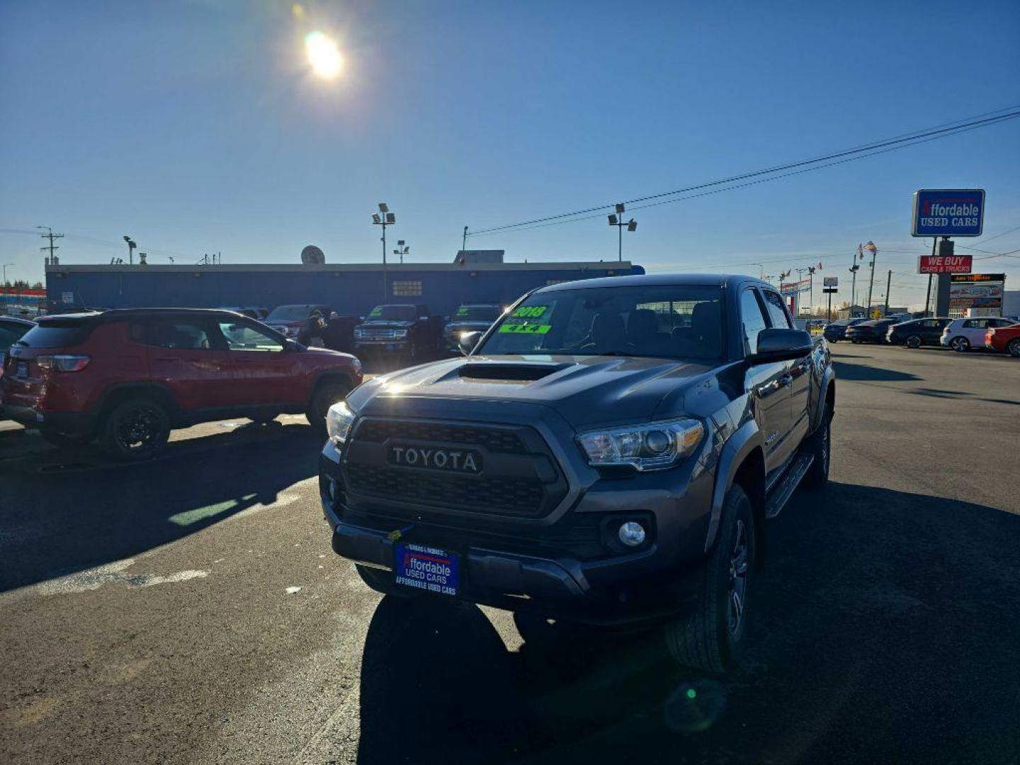 2018 GRAY TOYOTA TACOMA DOUBLE CAB (5TFDZ5BN6JX) with an 3.5L engine, Automatic transmission, located at 2525 S. Cushman, Fairbanks, AK, 99701, (907) 452-5707, 64.824036, -147.712311 - Photo#3