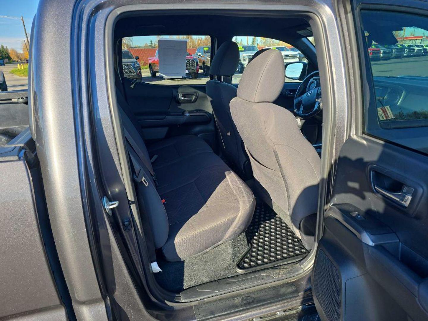 2018 GRAY TOYOTA TACOMA DOUBLE CAB (5TFDZ5BN6JX) with an 3.5L engine, Automatic transmission, located at 2525 S. Cushman, Fairbanks, AK, 99701, (907) 452-5707, 64.824036, -147.712311 - Photo#5