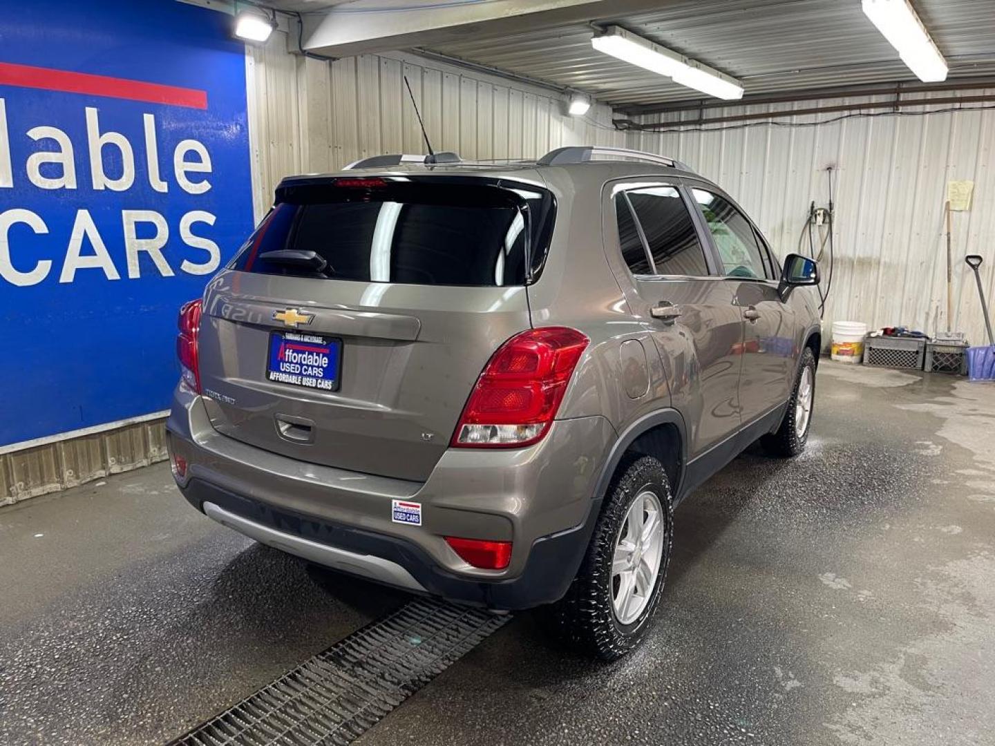 2020 GRAY CHEVROLET TRAX 1LT (KL7CJPSBXLB) with an 1.4L engine, Automatic transmission, located at 2525 S. Cushman, Fairbanks, AK, 99701, (907) 452-5707, 64.824036, -147.712311 - Photo#2