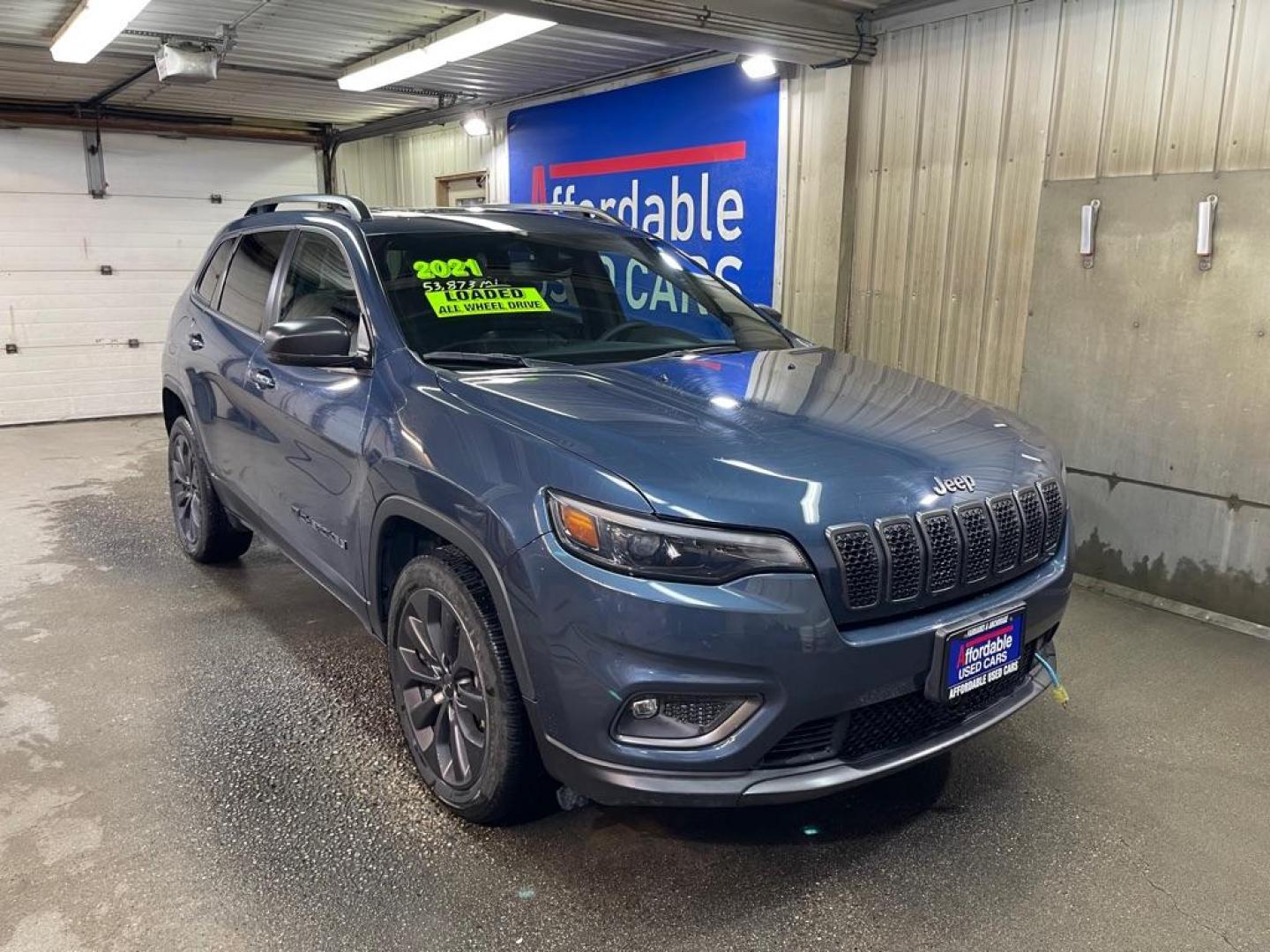 2021 BLUE JEEP CHEROKEE LATITUDE LUX (1C4PJMMX1MD) with an 3.2L engine, Automatic transmission, located at 2525 S. Cushman, Fairbanks, AK, 99701, (907) 452-5707, 64.824036, -147.712311 - Photo#0