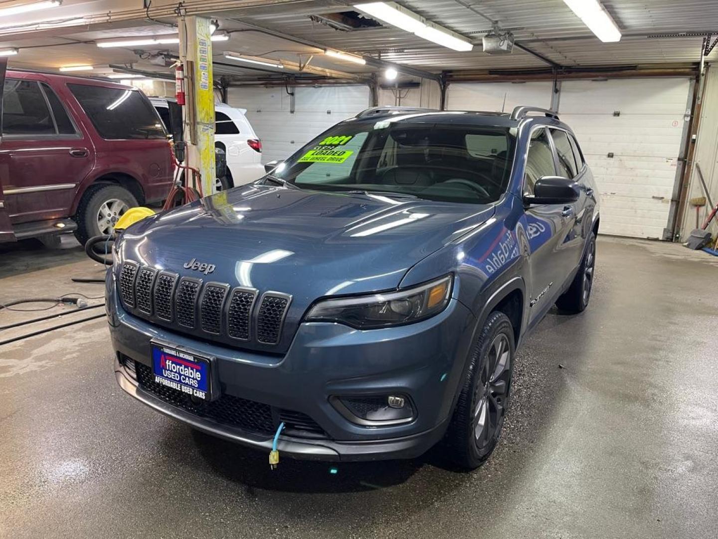 2021 BLUE JEEP CHEROKEE LATITUDE LUX (1C4PJMMX1MD) with an 3.2L engine, Automatic transmission, located at 2525 S. Cushman, Fairbanks, AK, 99701, (907) 452-5707, 64.824036, -147.712311 - Photo#1