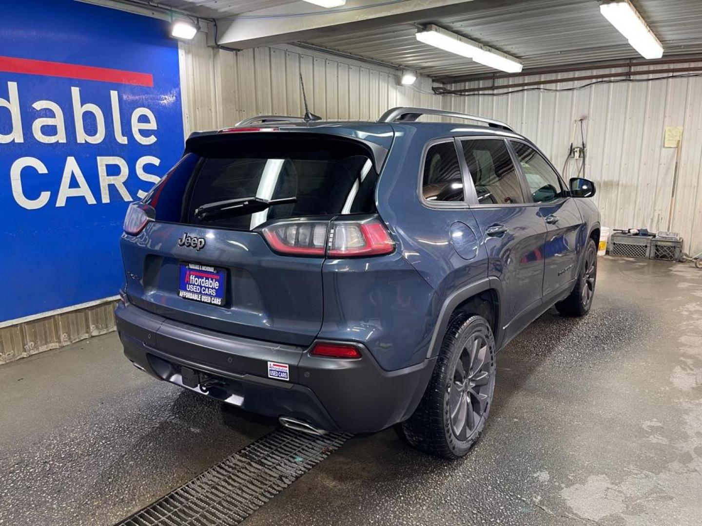 2021 BLUE JEEP CHEROKEE LATITUDE LUX (1C4PJMMX1MD) with an 3.2L engine, Automatic transmission, located at 2525 S. Cushman, Fairbanks, AK, 99701, (907) 452-5707, 64.824036, -147.712311 - Photo#2