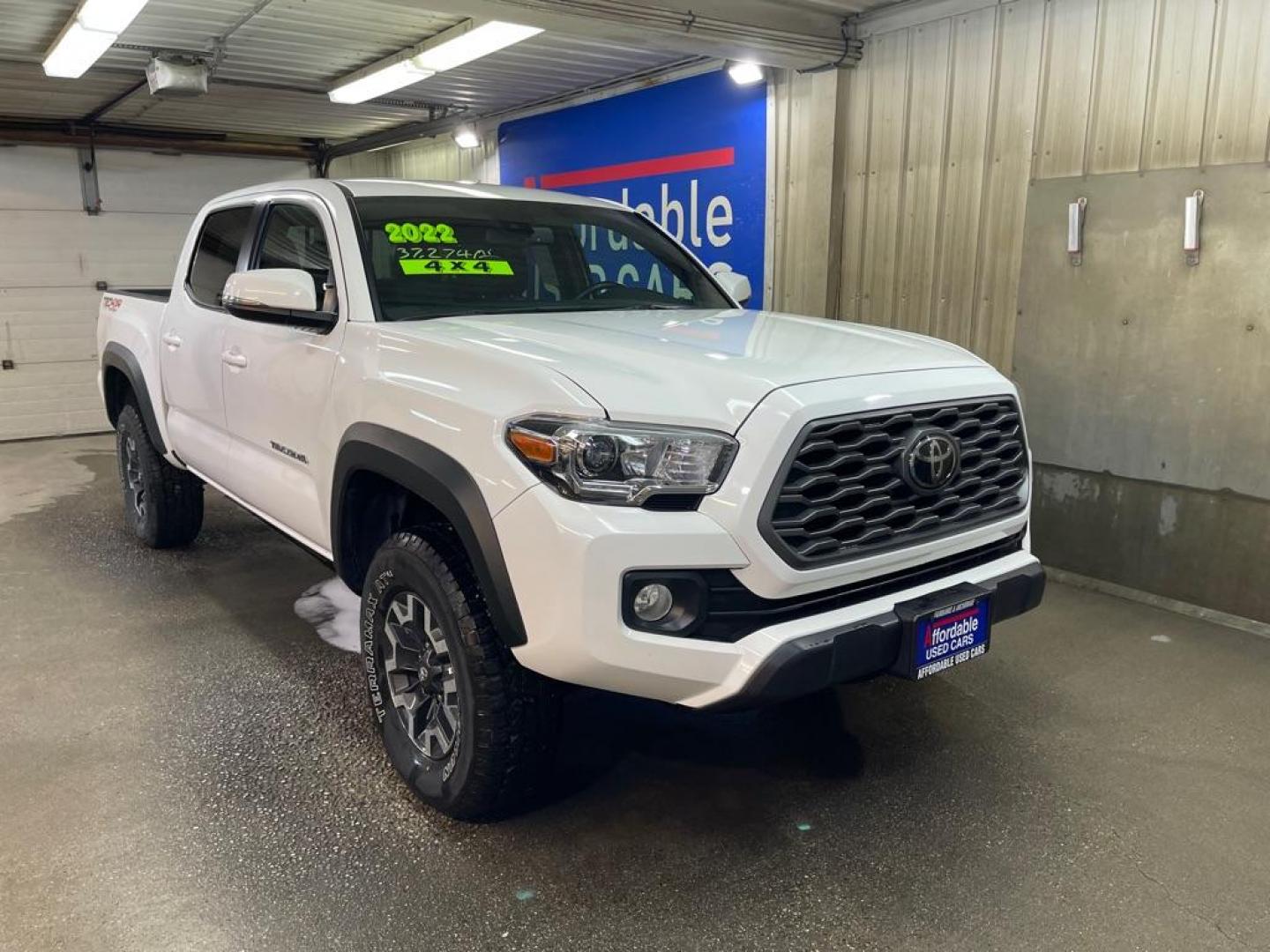 2022 WHITE TOYOTA TACOMA DOUBLE CAB (3TMCZ5AN8NM) with an 3.5L engine, Automatic transmission, located at 2525 S. Cushman, Fairbanks, AK, 99701, (907) 452-5707, 64.824036, -147.712311 - Photo#0