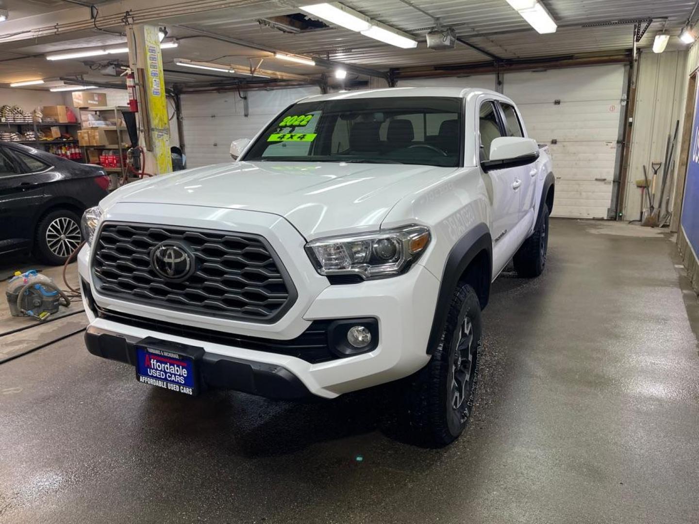 2022 WHITE TOYOTA TACOMA DOUBLE CAB (3TMCZ5AN8NM) with an 3.5L engine, Automatic transmission, located at 2525 S. Cushman, Fairbanks, AK, 99701, (907) 452-5707, 64.824036, -147.712311 - Photo#1