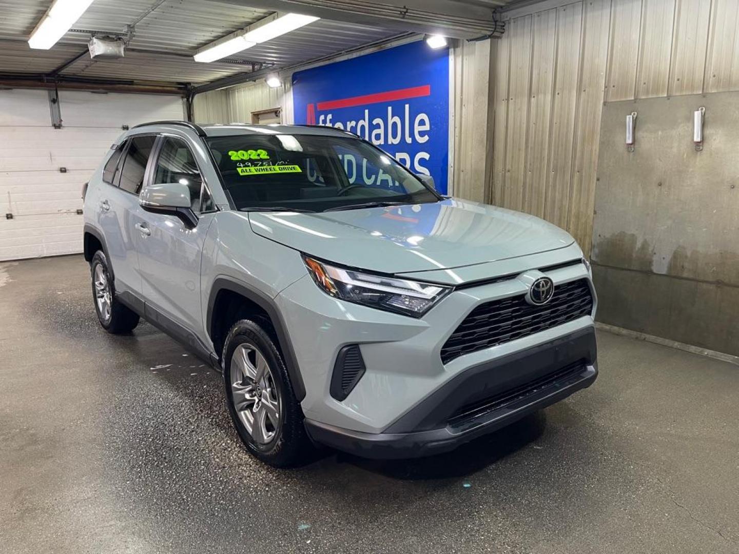 2022 GRAY TOYOTA RAV4 XLE (2T3P1RFV4NW) with an 2.5L engine, Automatic transmission, located at 2525 S. Cushman, Fairbanks, AK, 99701, (907) 452-5707, 64.824036, -147.712311 - Photo#1