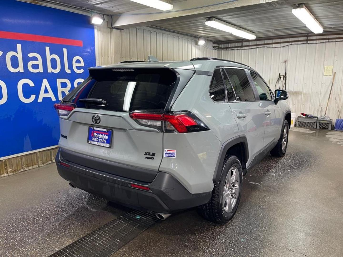 2022 GRAY TOYOTA RAV4 XLE (2T3P1RFV4NW) with an 2.5L engine, Automatic transmission, located at 2525 S. Cushman, Fairbanks, AK, 99701, (907) 452-5707, 64.824036, -147.712311 - Photo#2