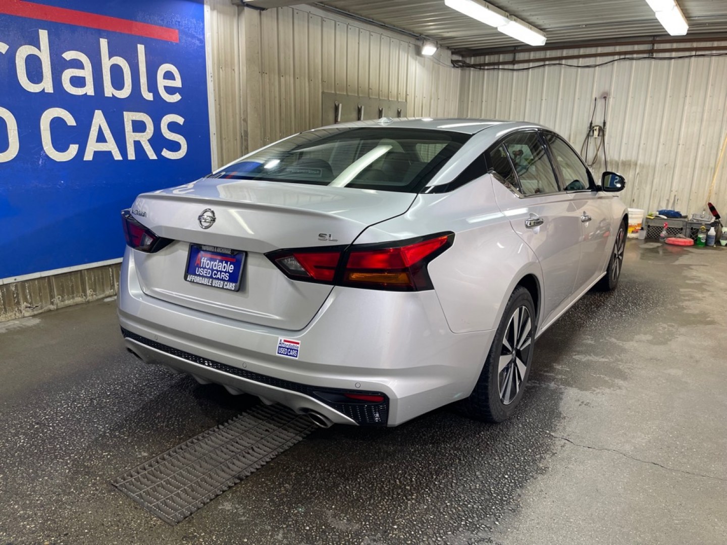 2020 SILVER NISSAN ALTIMA SL (1N4BL4EV3LC) with an 2.5L engine, Continuously Variable transmission, located at 2525 S. Cushman, Fairbanks, AK, 99701, (907) 452-5707, 64.824036, -147.712311- Photo#2