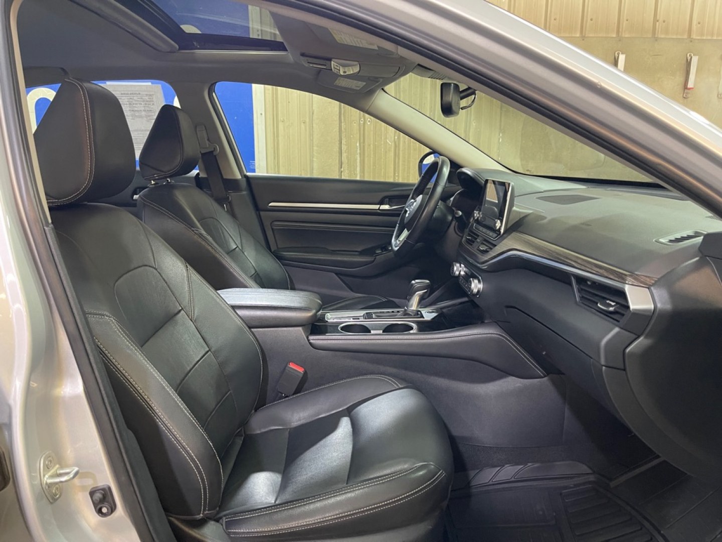 2020 SILVER NISSAN ALTIMA SL (1N4BL4EV3LC) with an 2.5L engine, Continuously Variable transmission, located at 2525 S. Cushman, Fairbanks, AK, 99701, (907) 452-5707, 64.824036, -147.712311- Photo#3
