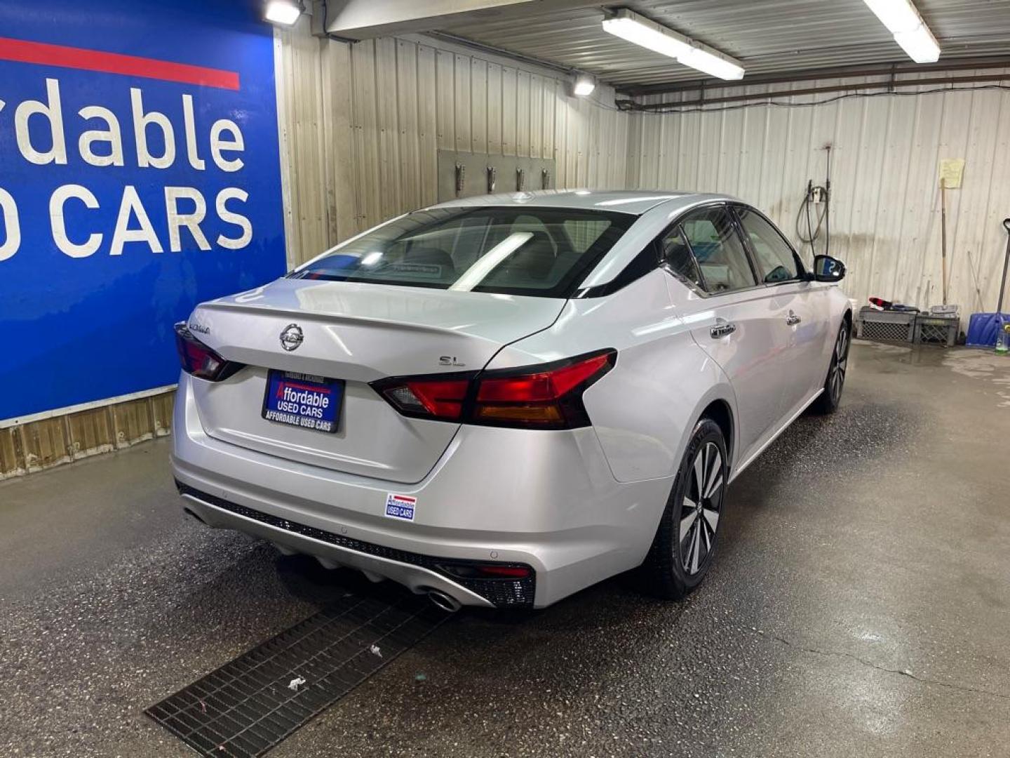 2020 SILVER NISSAN ALTIMA SL (1N4BL4EV3LC) with an 2.5L engine, Continuously Variable transmission, located at 2525 S. Cushman, Fairbanks, AK, 99701, (907) 452-5707, 64.824036, -147.712311 - Photo#2