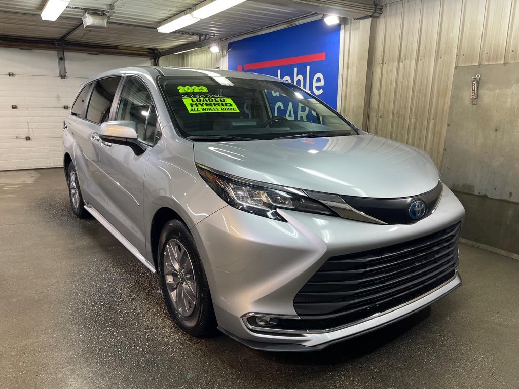 photo of 2023 TOYOTA SIENNA XLE