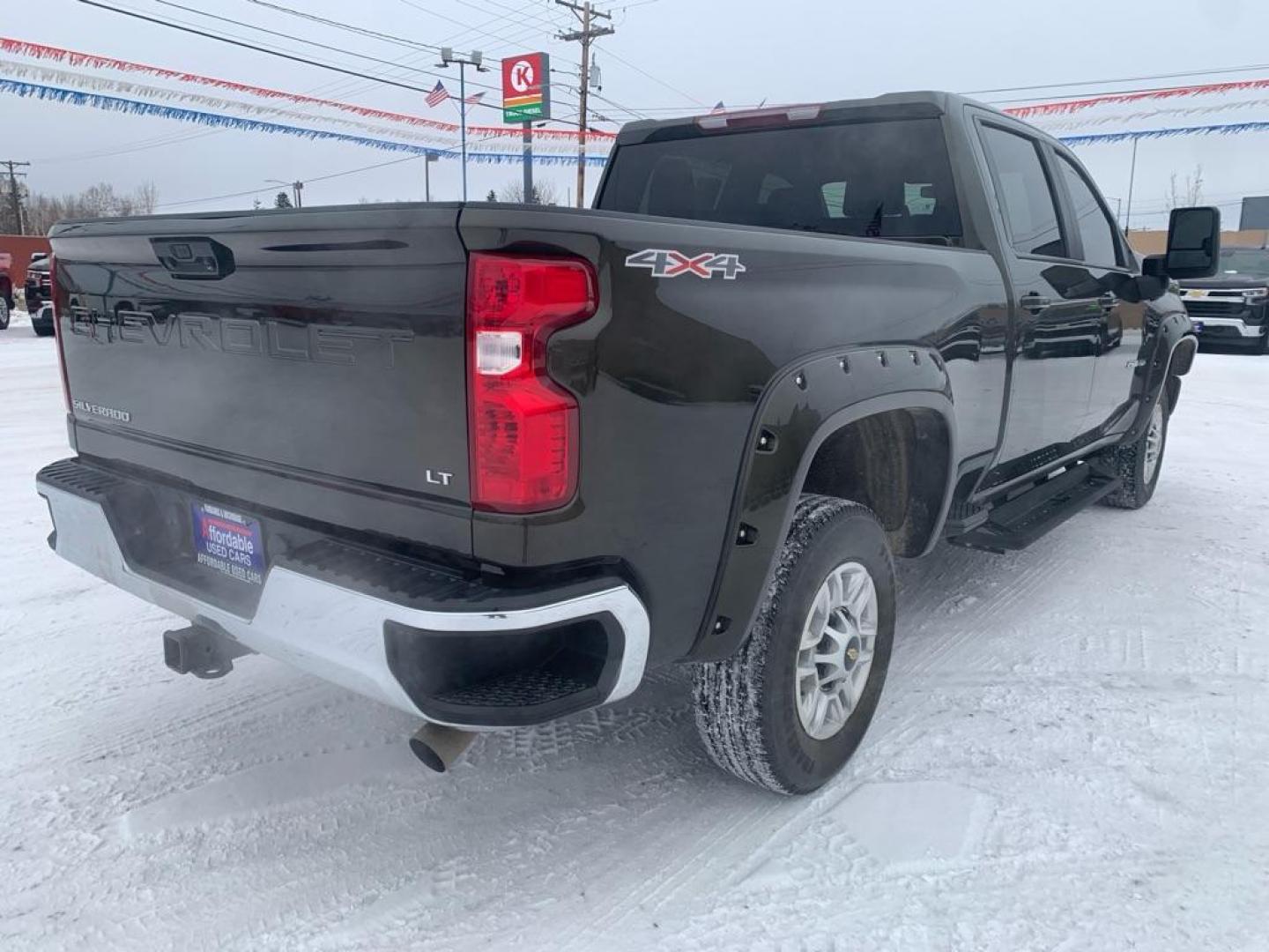 2022 GREEN CHEVROLET SILVERADO 2500 HEAVY DUTY LT (1GC4YNE73NF) with an 6.6L engine, Automatic transmission, located at 2525 S. Cushman, Fairbanks, AK, 99701, (907) 452-5707, 64.824036, -147.712311 - Photo#3