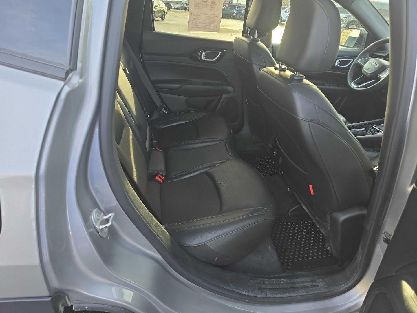 2023 SILVER JEEP COMPASS TRAILHAWK (3C4NJDDN1PT) with an 2.0L engine, Automatic transmission, located at 2525 S. Cushman, Fairbanks, AK, 99701, (907) 452-5707, 64.824036, -147.712311 - Photo#4