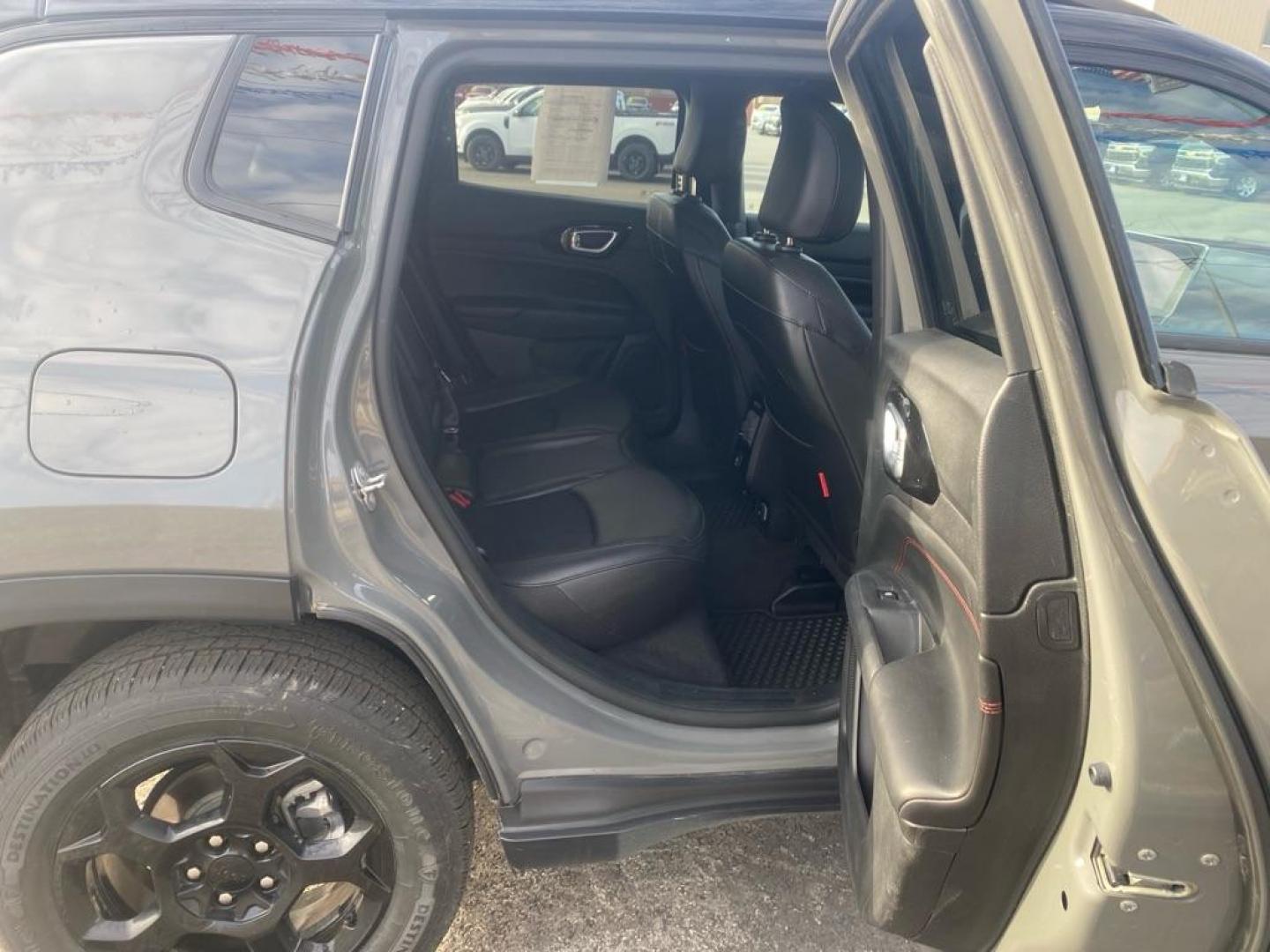 2023 GRAY JEEP COMPASS TRAILHAWK (3C4NJDDN6PT) with an 2.0L engine, Automatic transmission, located at 2525 S. Cushman, Fairbanks, AK, 99701, (907) 452-5707, 64.824036, -147.712311 - Photo#5