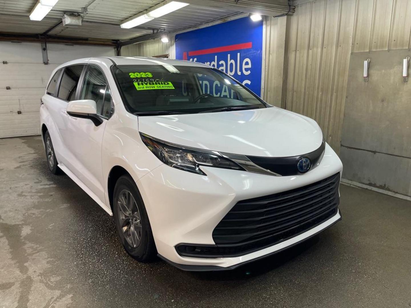 2023 WHITE TOYOTA SIENNA LE LE (5TDKRKEC0PS) with an 2.5L engine, Automatic transmission, located at 2525 S. Cushman, Fairbanks, AK, 99701, (907) 452-5707, 64.824036, -147.712311 - Photo#0