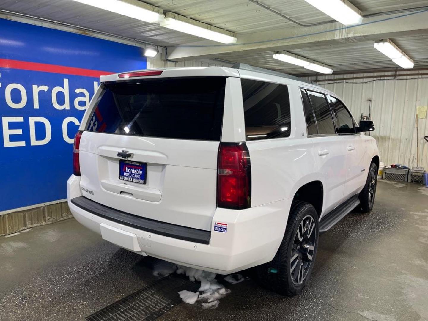 2018 WHITE CHEVROLET TAHOE 1500 LT (1GNSKBKC5JR) with an 5.3L engine, Automatic transmission, located at 2525 S. Cushman, Fairbanks, AK, 99701, (907) 452-5707, 64.824036, -147.712311 - Photo#2