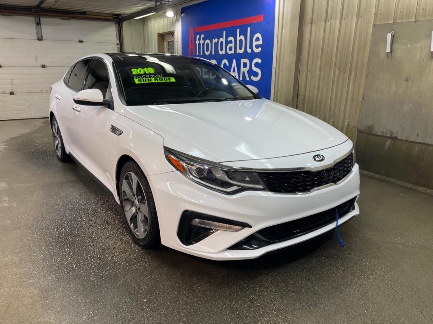 2019 WHITE KIA OPTIMA LX (5XXGT4L37KG) with an 2.4L engine, Automatic transmission, located at 2525 S. Cushman, Fairbanks, AK, 99701, (907) 452-5707, 64.824036, -147.712311 - Photo#0