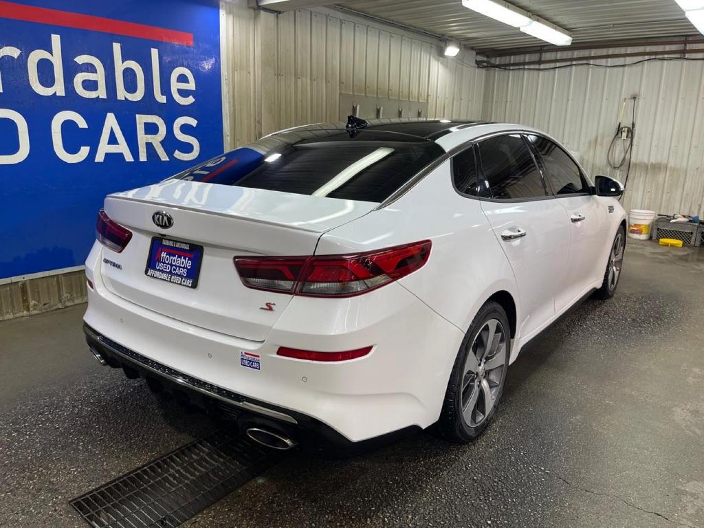 2019 WHITE KIA OPTIMA LX (5XXGT4L37KG) with an 2.4L engine, Automatic transmission, located at 2525 S. Cushman, Fairbanks, AK, 99701, (907) 452-5707, 64.824036, -147.712311 - Photo#2