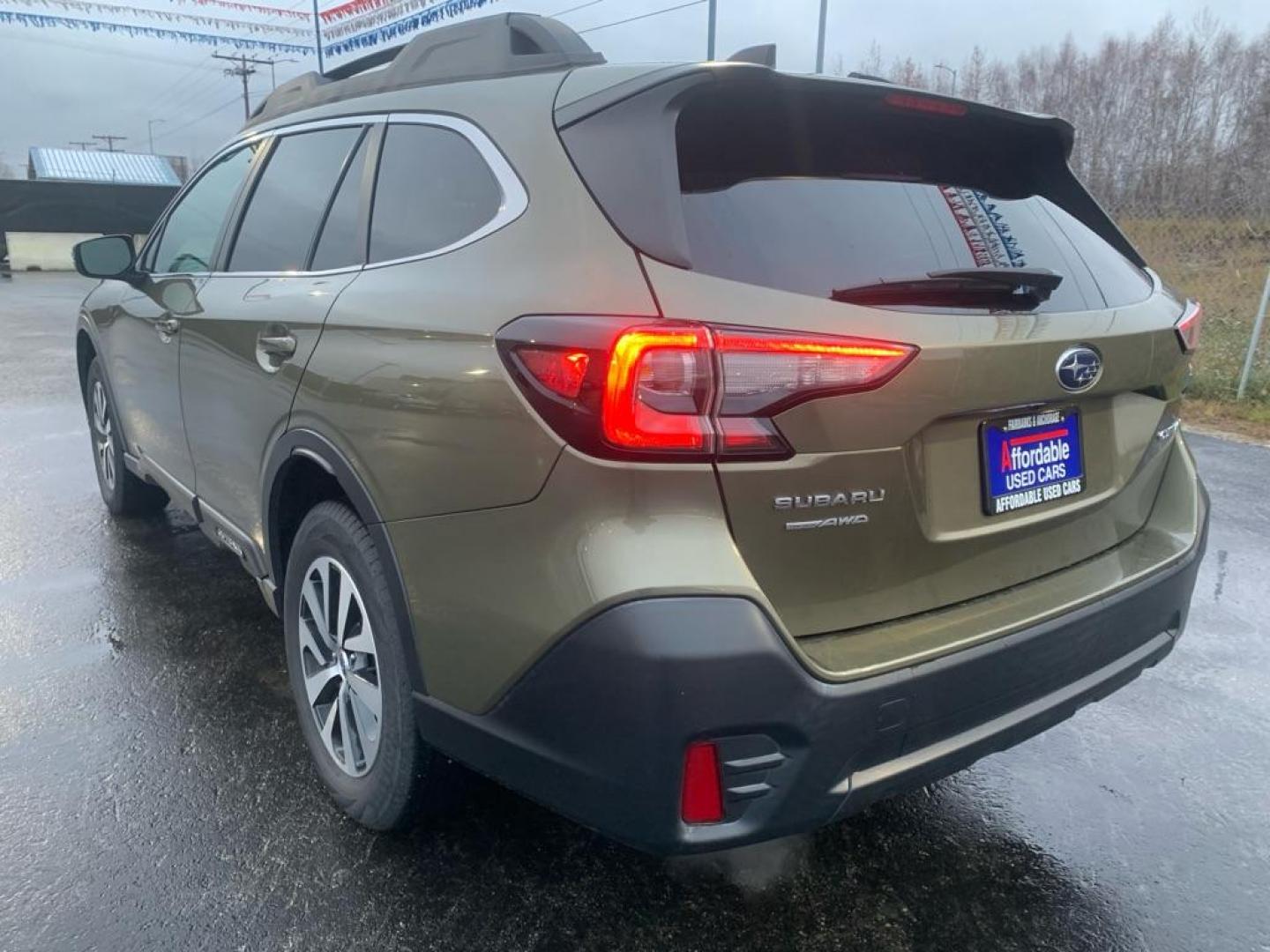 2021 GREEN SUBARU OUTBACK PREMIUM (4S4BTADC8M3) with an 2.5L engine, Continuously Variable transmission, located at 2525 S. Cushman, Fairbanks, AK, 99701, (907) 452-5707, 64.824036, -147.712311 - Photo#2