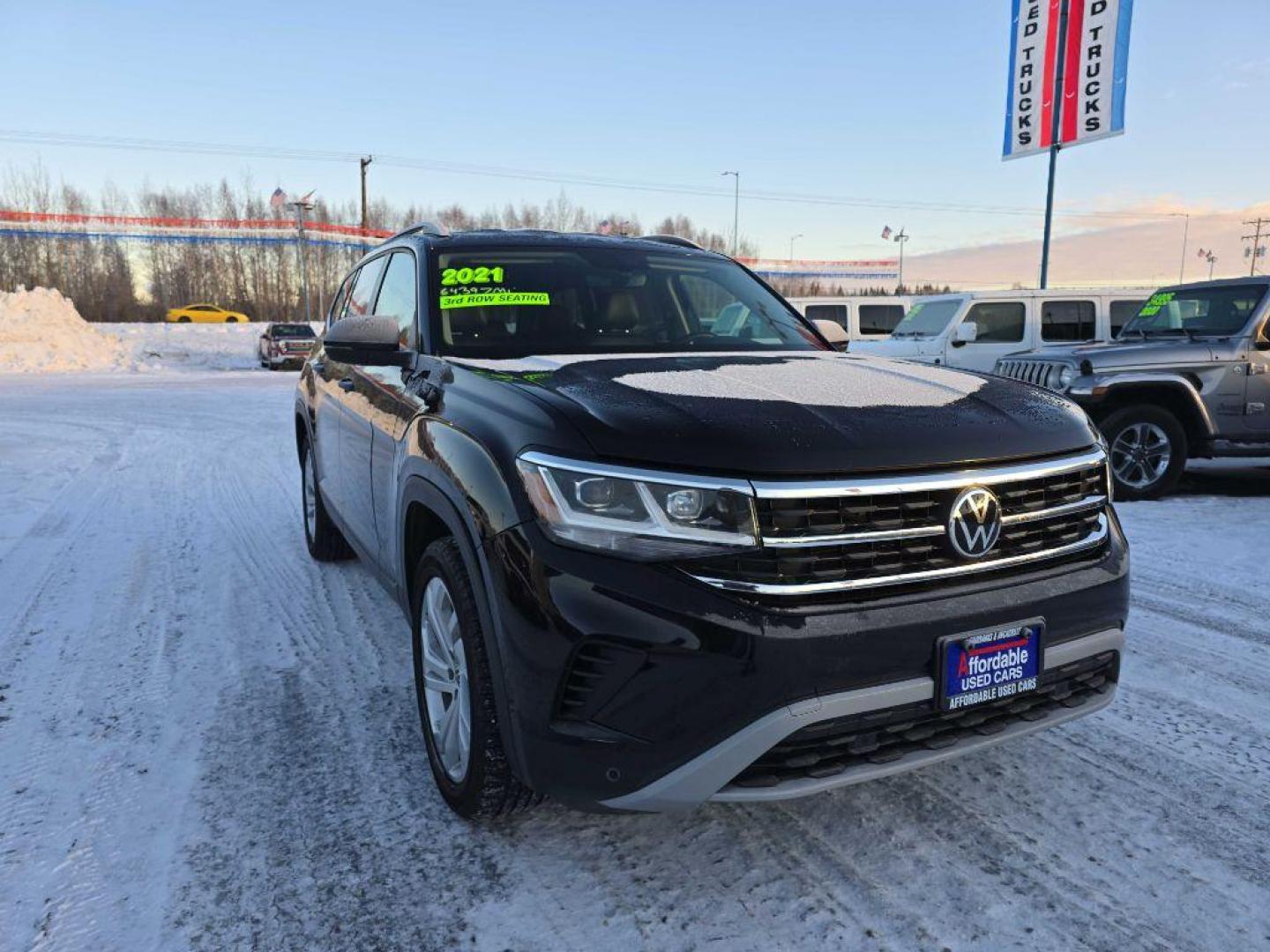 2021 BLACK VOLKSWAGEN ATLAS SE (1V2HR2CA3MC) with an 3.6L engine, Automatic transmission, located at 2525 S. Cushman, Fairbanks, AK, 99701, (907) 452-5707, 64.824036, -147.712311 - Photo#2