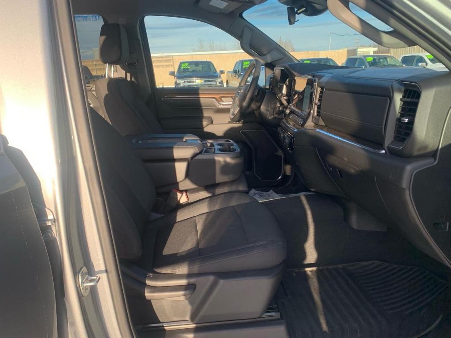 2023 GRAY CHEVROLET SILVERADO 1500 LT (1GCUDDED3PZ) with an 5.3L engine, Automatic transmission, located at 2525 S. Cushman, Fairbanks, AK, 99701, (907) 452-5707, 64.824036, -147.712311 - Photo#4