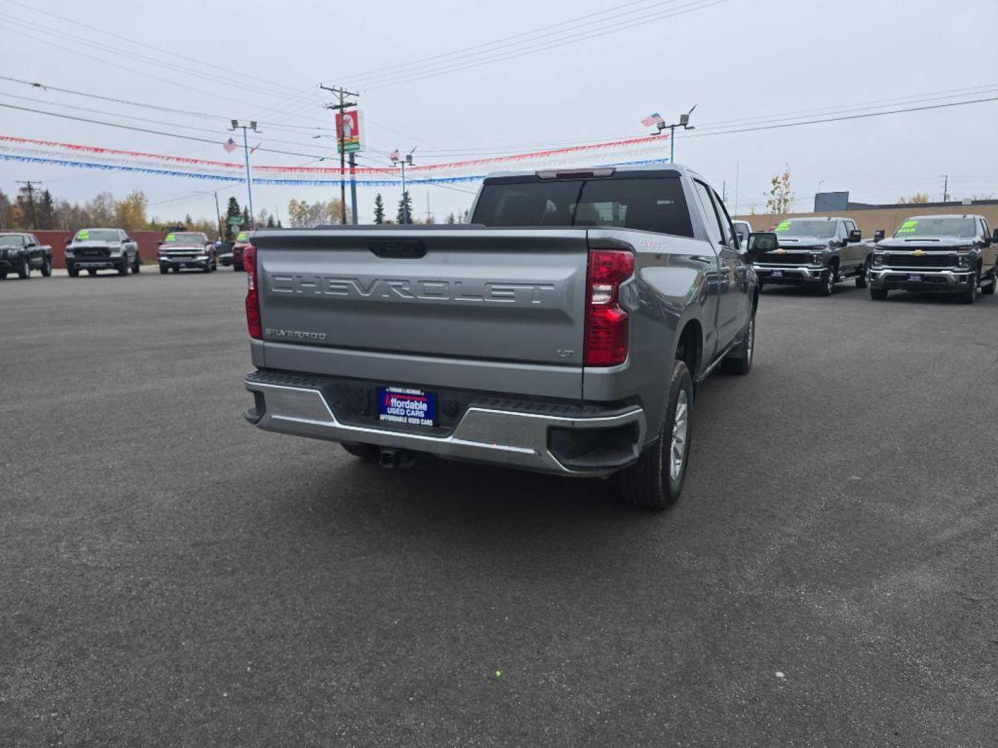 2023 SILVER CHEVROLET SILVERADO 1500 LT (1GCUDDED3PZ) with an 5.3L engine, Automatic transmission, located at 2525 S. Cushman, Fairbanks, AK, 99701, (907) 452-5707, 64.824036, -147.712311 - Photo#4