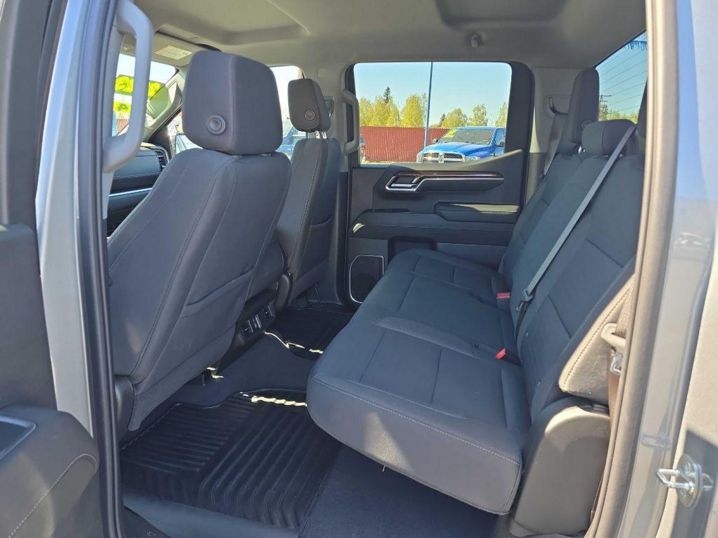 2023 GRAY CHEVROLET SILVERADO 1500 LT (1GCUDDED3PZ) with an 5.3L engine, Automatic transmission, located at 2525 S. Cushman, Fairbanks, AK, 99701, (907) 452-5707, 64.824036, -147.712311 - Photo#4