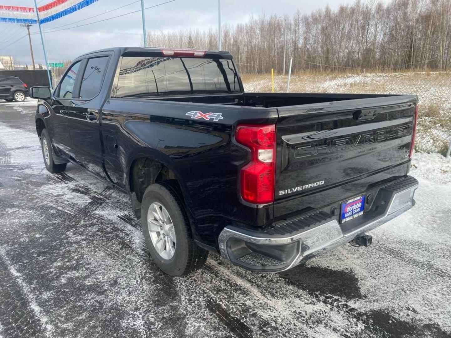 2023 BLACK CHEVROLET SILVERADO 1500 LT (1GCUDDED5PZ) with an 5.3L engine, Automatic transmission, located at 2525 S. Cushman, Fairbanks, AK, 99701, (907) 452-5707, 64.824036, -147.712311 - Photo#3