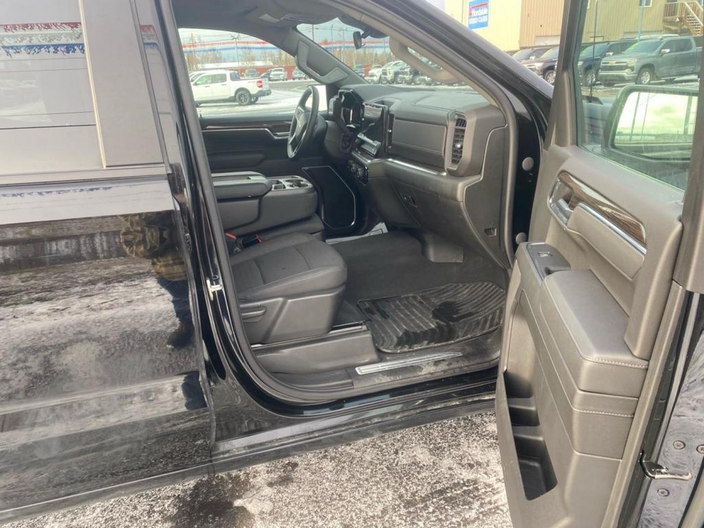 2023 BLACK CHEVROLET SILVERADO 1500 LT (1GCUDDED5PZ) with an 5.3L engine, Automatic transmission, located at 2525 S. Cushman, Fairbanks, AK, 99701, (907) 452-5707, 64.824036, -147.712311 - Photo#4