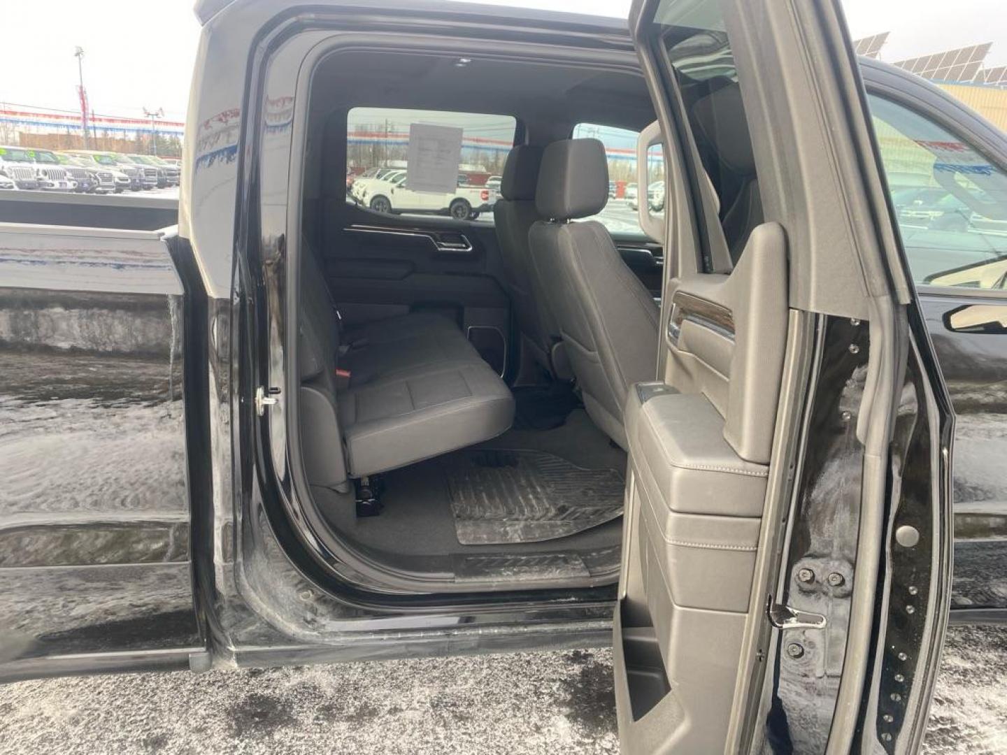 2023 BLACK CHEVROLET SILVERADO 1500 LT (1GCUDDED5PZ) with an 5.3L engine, Automatic transmission, located at 2525 S. Cushman, Fairbanks, AK, 99701, (907) 452-5707, 64.824036, -147.712311 - Photo#5