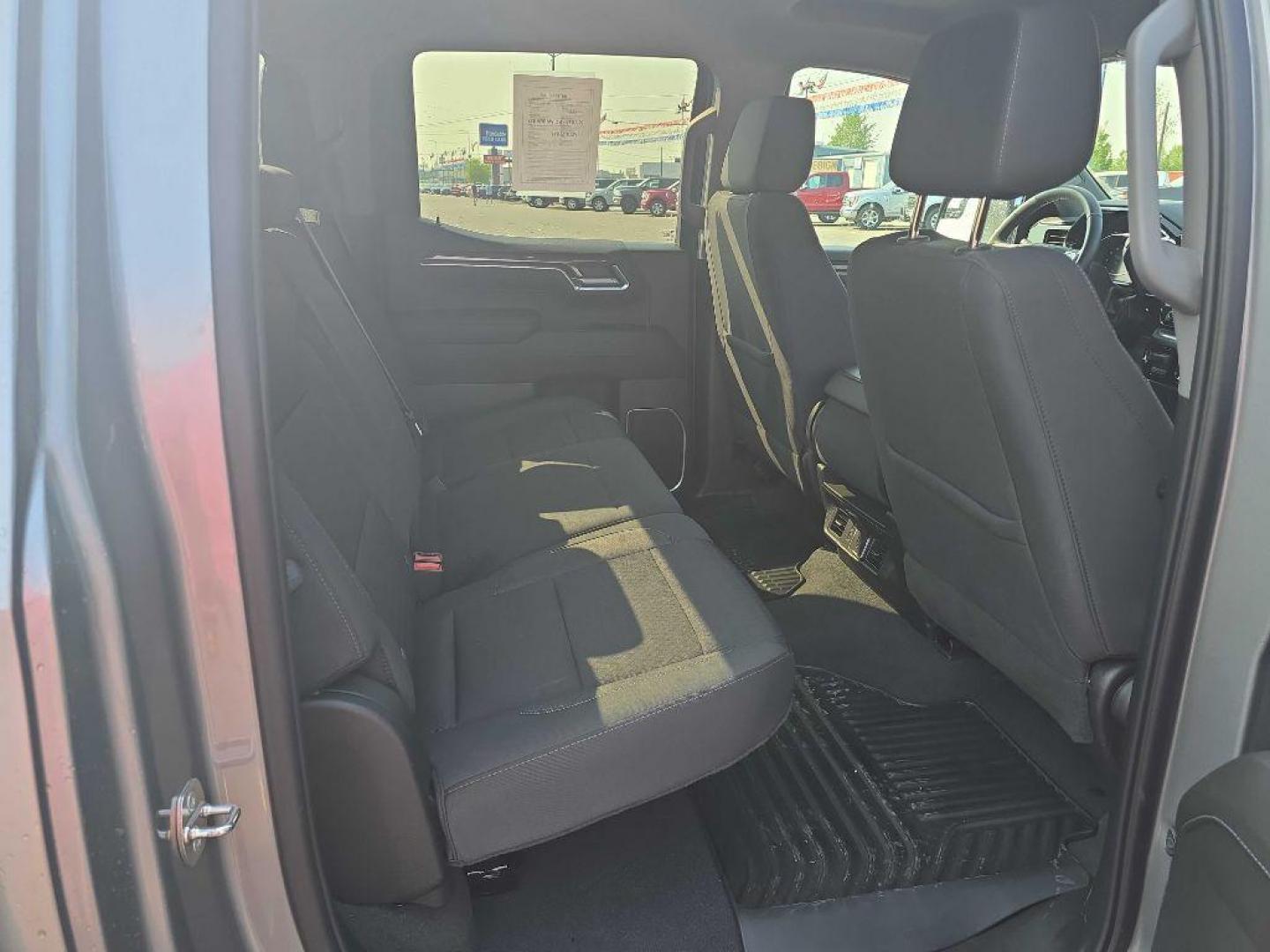 2023 SILVER CHEVROLET SILVERADO 1500 LT (1GCUDDED4PZ) with an 5.3L engine, Automatic transmission, located at 2525 S. Cushman, Fairbanks, AK, 99701, (907) 452-5707, 64.824036, -147.712311 - Photo#4