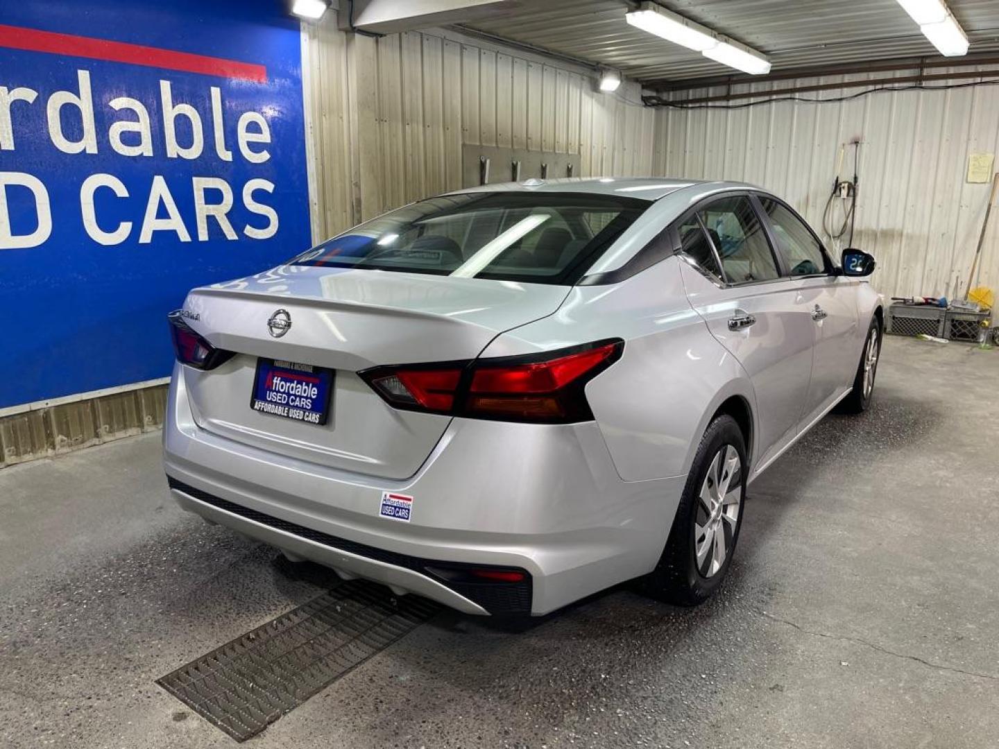 2019 SILVER NISSAN ALTIMA S (1N4BL4BVXKC) with an 2.5L engine, Continuously Variable transmission, located at 2525 S. Cushman, Fairbanks, AK, 99701, (907) 452-5707, 64.824036, -147.712311 - Photo#2