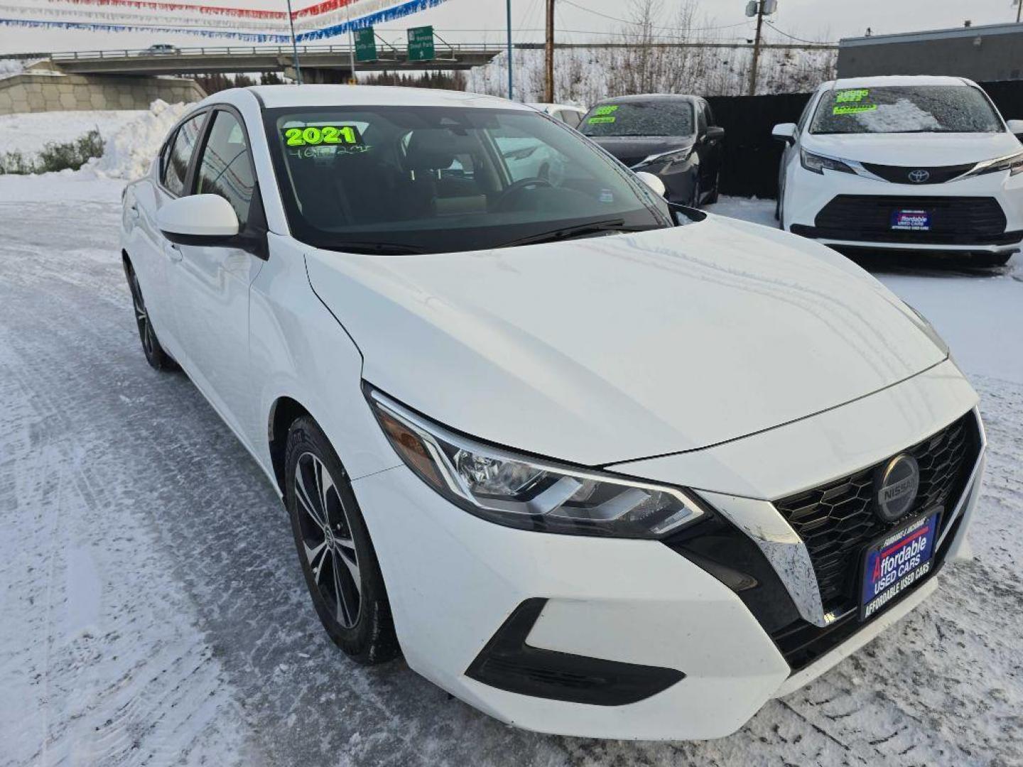 2021 WHITE NISSAN SENTRA SV SV (3N1AB8CV4MY) with an 2.0L engine, Continuously Variable transmission, located at 2525 S. Cushman, Fairbanks, AK, 99701, (907) 452-5707, 64.824036, -147.712311 - Photo#3