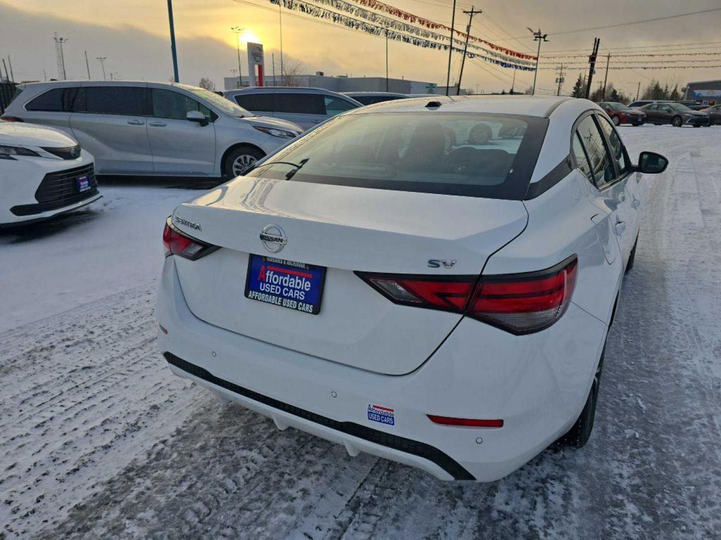 2021 WHITE NISSAN SENTRA SV SV (3N1AB8CV4MY) with an 2.0L engine, Continuously Variable transmission, located at 2525 S. Cushman, Fairbanks, AK, 99701, (907) 452-5707, 64.824036, -147.712311 - Photo#4