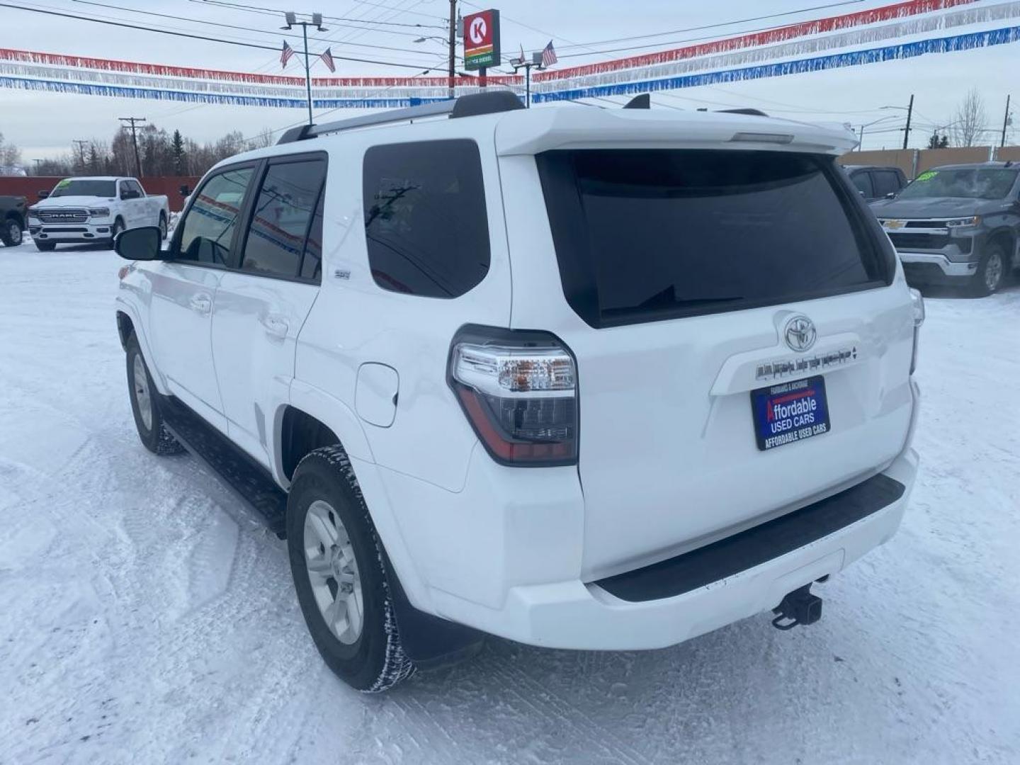 2023 WHITE TOYOTA 4RUNNER SR5 SE (JTEMU5JR5P6) with an 4.0L engine, Automatic transmission, located at 2525 S. Cushman, Fairbanks, AK, 99701, (907) 452-5707, 64.824036, -147.712311 - Photo#3