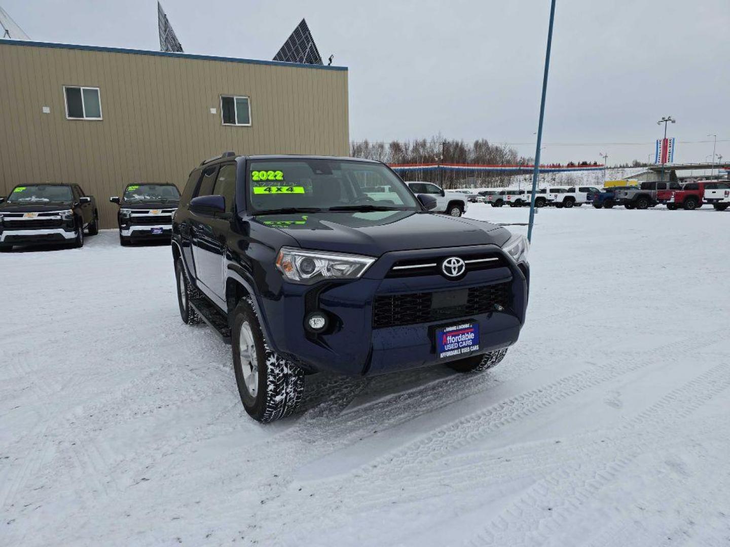 2022 BLUE TOYOTA 4RUNNER SR5 SR5/SR5 PREMIUM (JTEMU5JR5N6) with an 4.0L engine, Automatic transmission, located at 2525 S. Cushman, Fairbanks, AK, 99701, (907) 452-5707, 64.824036, -147.712311 - Photo#0