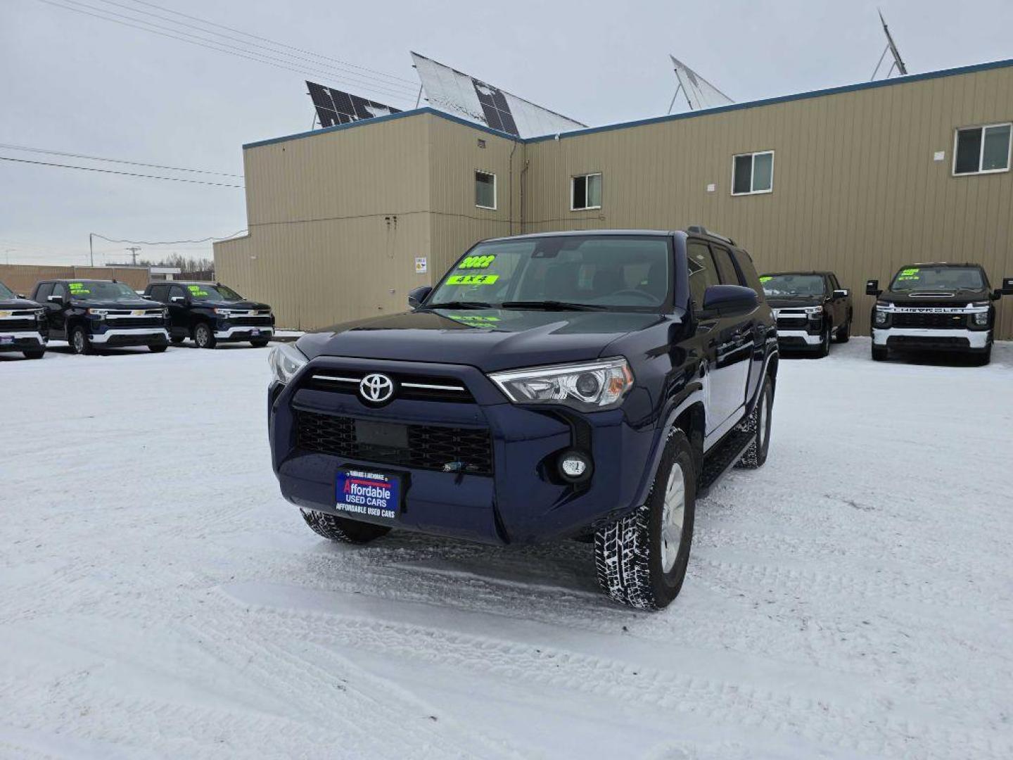 2022 BLUE TOYOTA 4RUNNER SR5 SR5/SR5 PREMIUM (JTEMU5JR5N6) with an 4.0L engine, Automatic transmission, located at 2525 S. Cushman, Fairbanks, AK, 99701, (907) 452-5707, 64.824036, -147.712311 - Photo#1