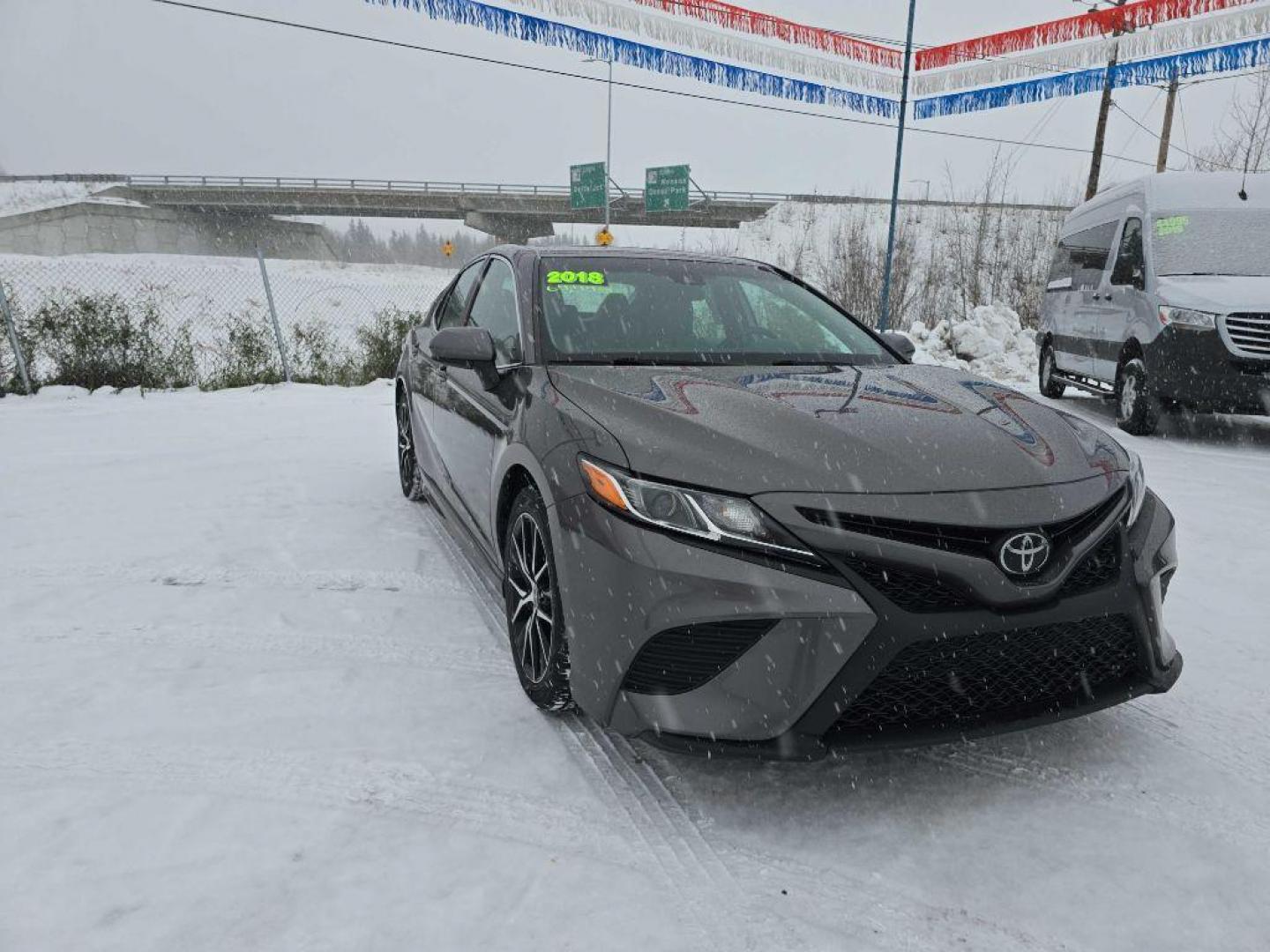 2018 GRAY TOYOTA CAMRY SE SE (4T1B11HK2JU) with an 2.5L engine, Automatic transmission, located at 2525 S. Cushman, Fairbanks, AK, 99701, (907) 452-5707, 64.824036, -147.712311 - Photo#0