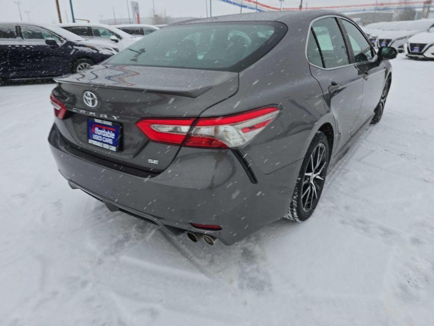 2018 GRAY TOYOTA CAMRY SE SE (4T1B11HK2JU) with an 2.5L engine, Automatic transmission, located at 2525 S. Cushman, Fairbanks, AK, 99701, (907) 452-5707, 64.824036, -147.712311 - Photo#1